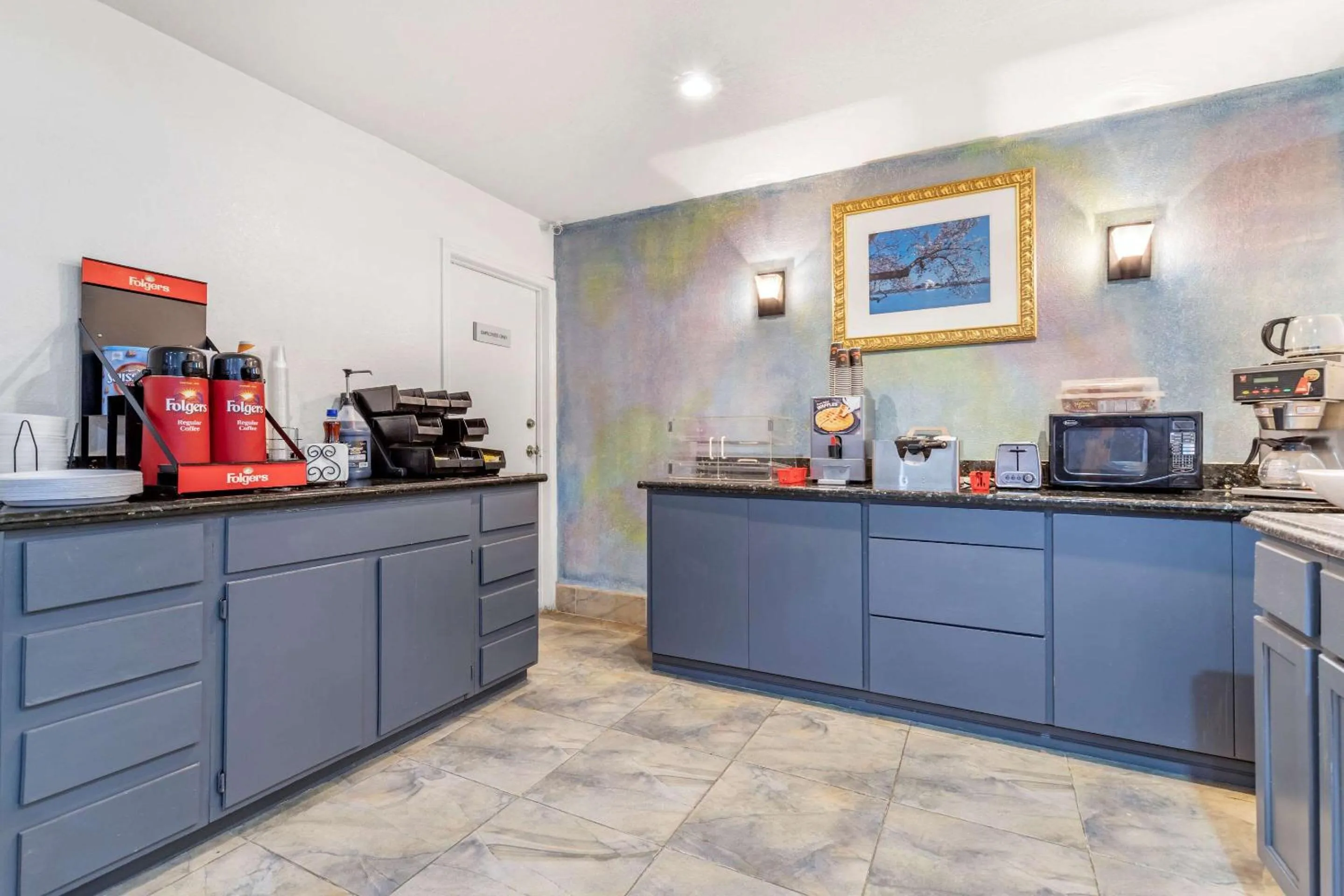 Restaurant/places to eat, Kitchen/Kitchenette in Econolodge Junction