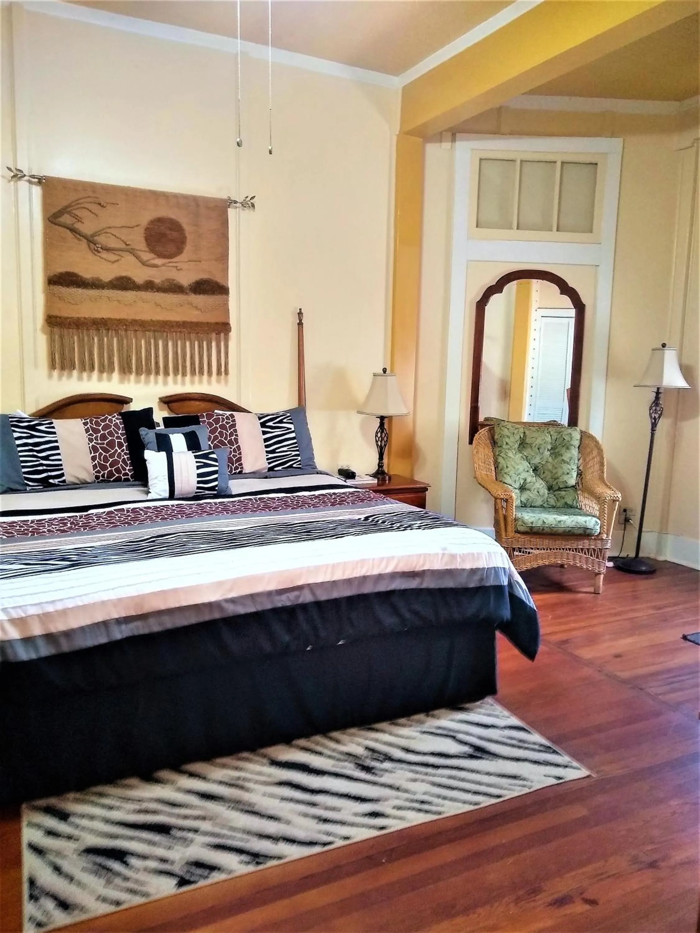 Photo of the whole room, Bed in The Great House Inn