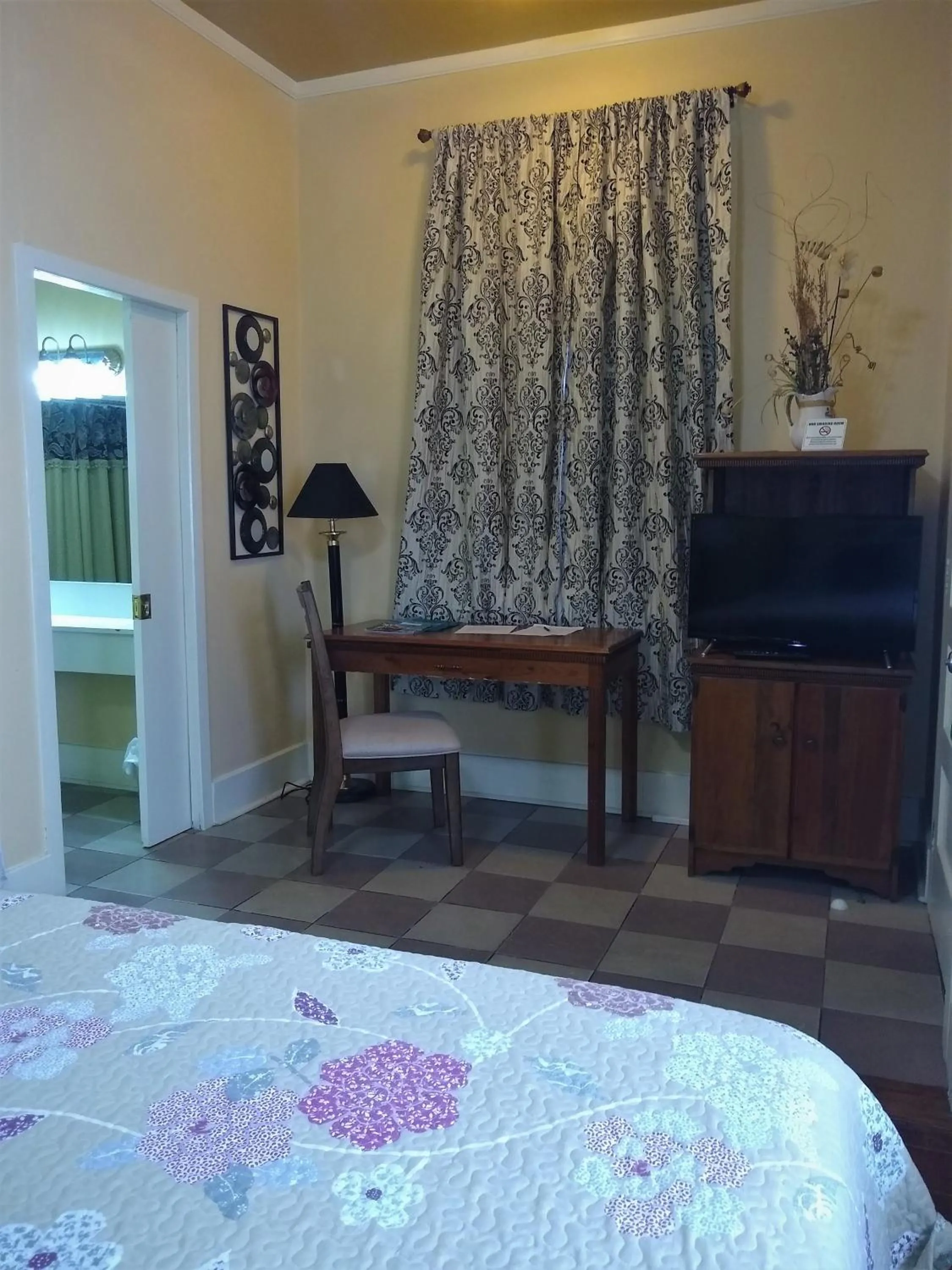 TV and multimedia, Bed in The Great House Inn