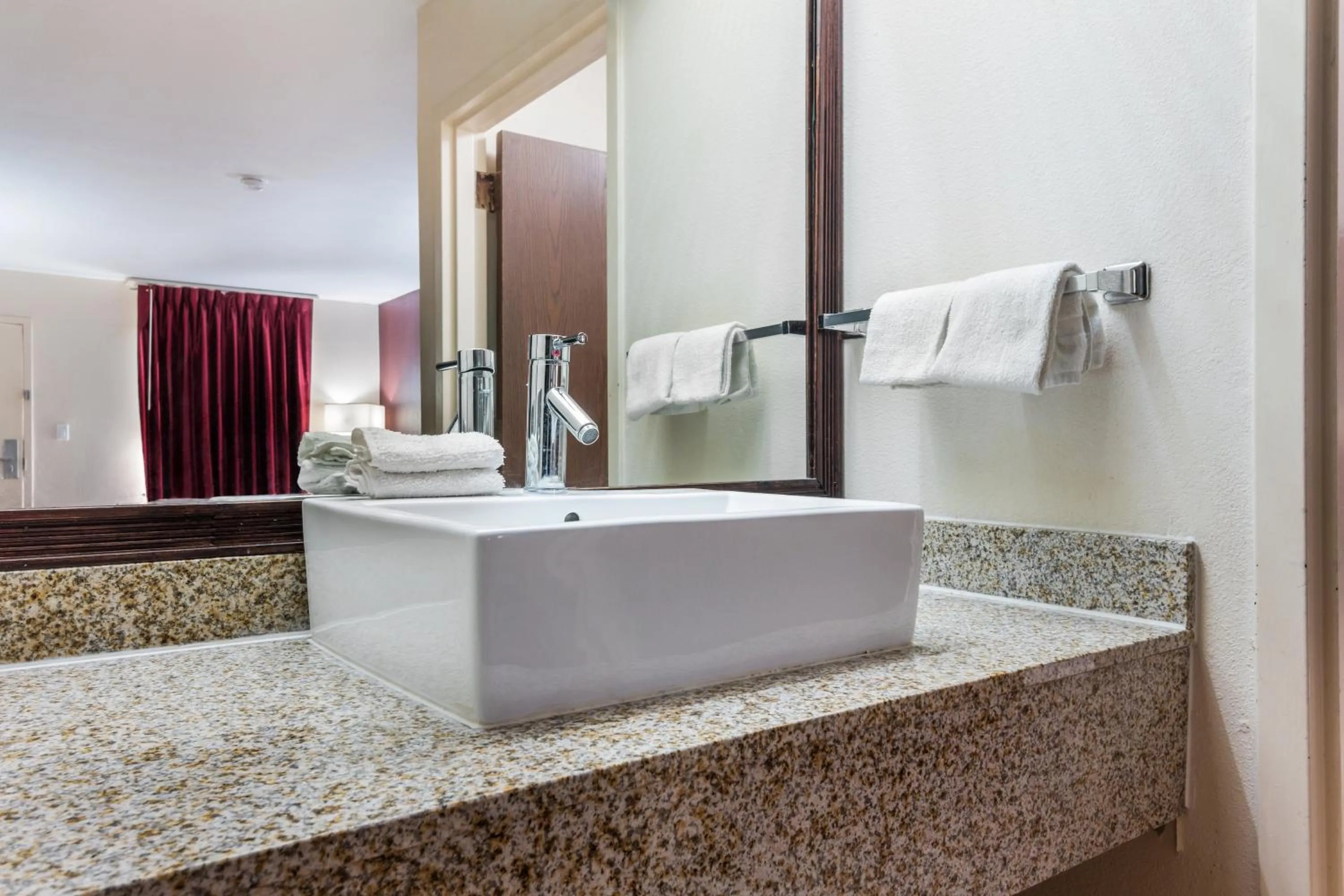 Photo of the whole room in Red Roof Inn Texarkana