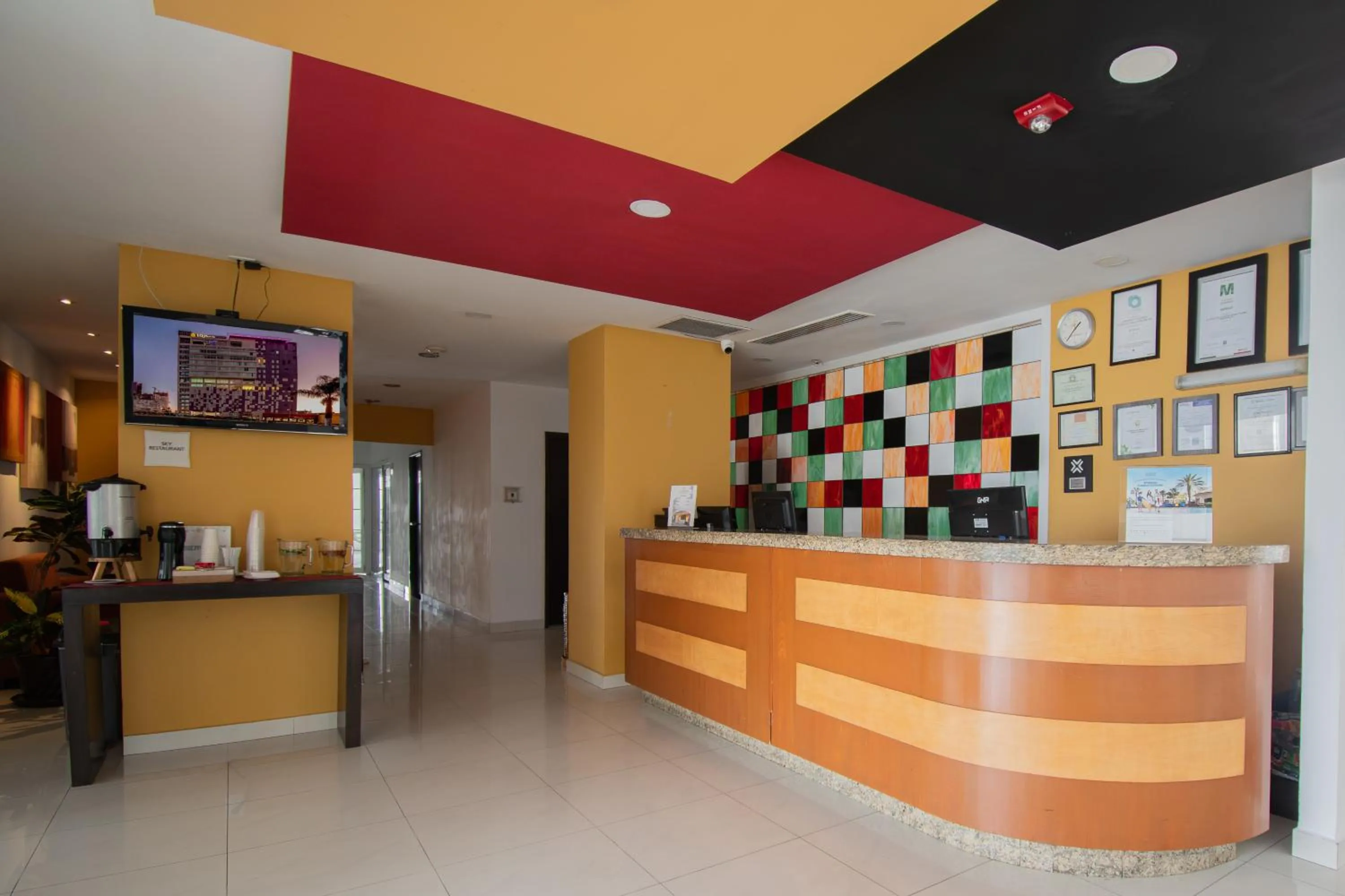 Lobby or reception in La Quinta by Wyndham Puebla Palmas Angelopolis