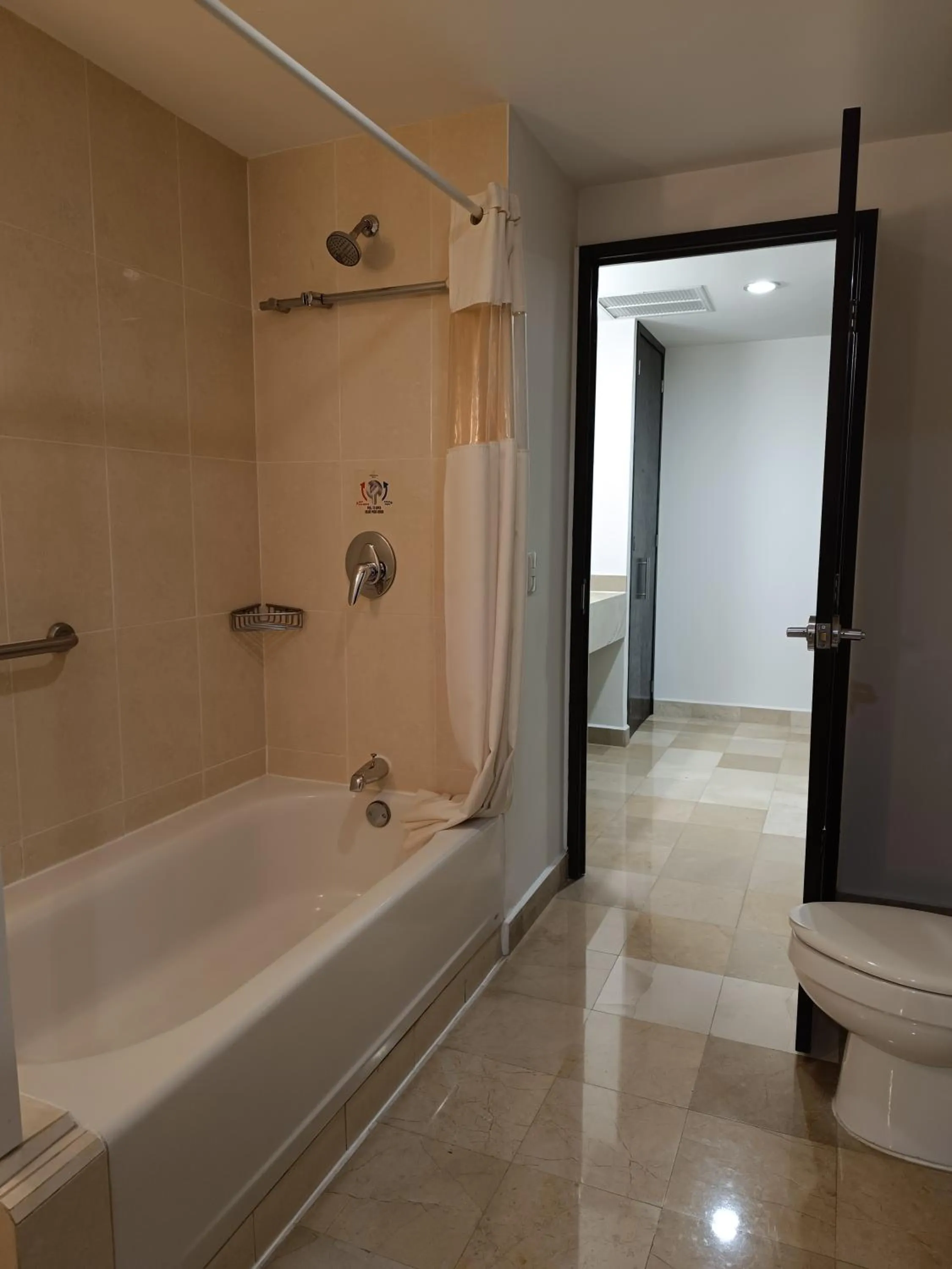 Bath in La Quinta by Wyndham Puebla Palmas Angelopolis