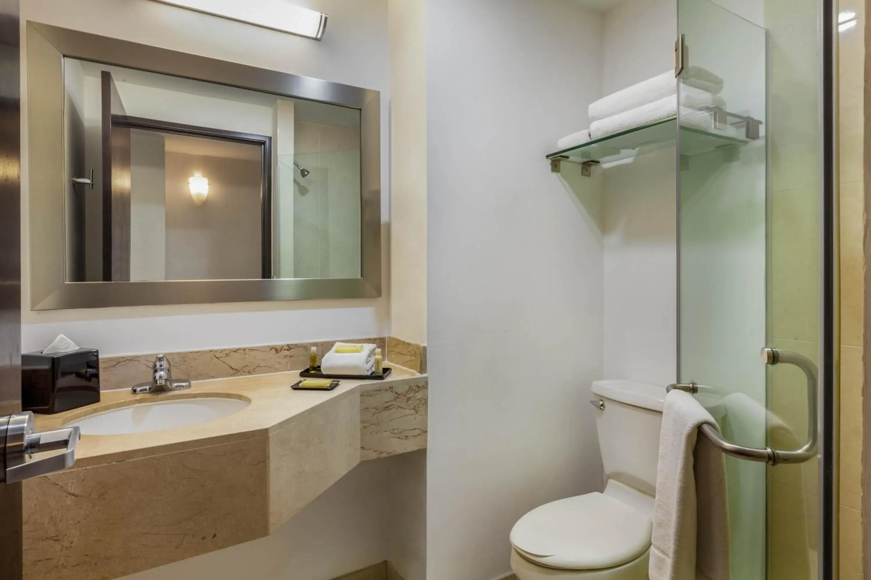 Family Room - Non-Smoking in La Quinta by Wyndham Puebla Palmas Angelopolis Family Room - Non-Smoking in La Quinta by Wyndham Puebla Palmas Angelopolis