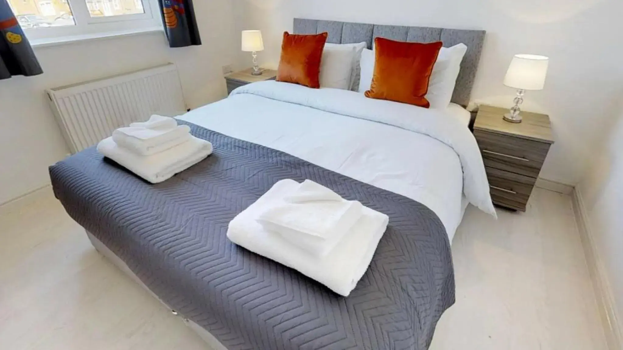 StayZo Cole Green Lane Accommodation- FREE Parking StayZo Cole Green Lane Accommodation- FREE Parking