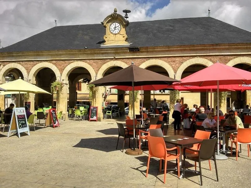 Restaurant/places to eat in Les Magnolias holiday homes