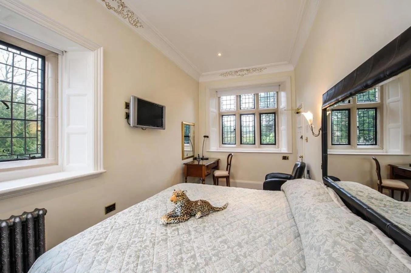 Bedroom, Bed in Dalston Hall