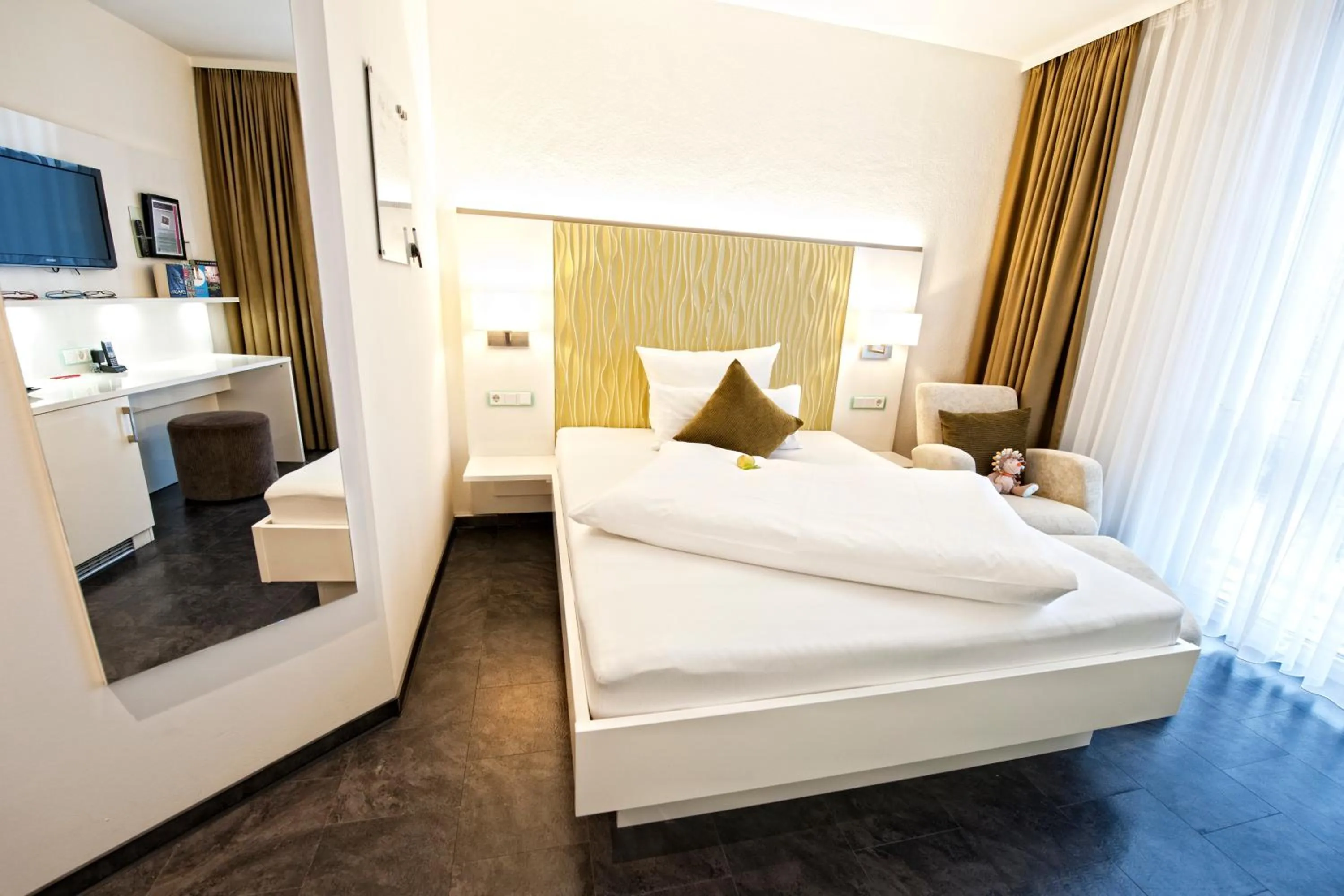 Living room, Bed in Hotel Jungstil