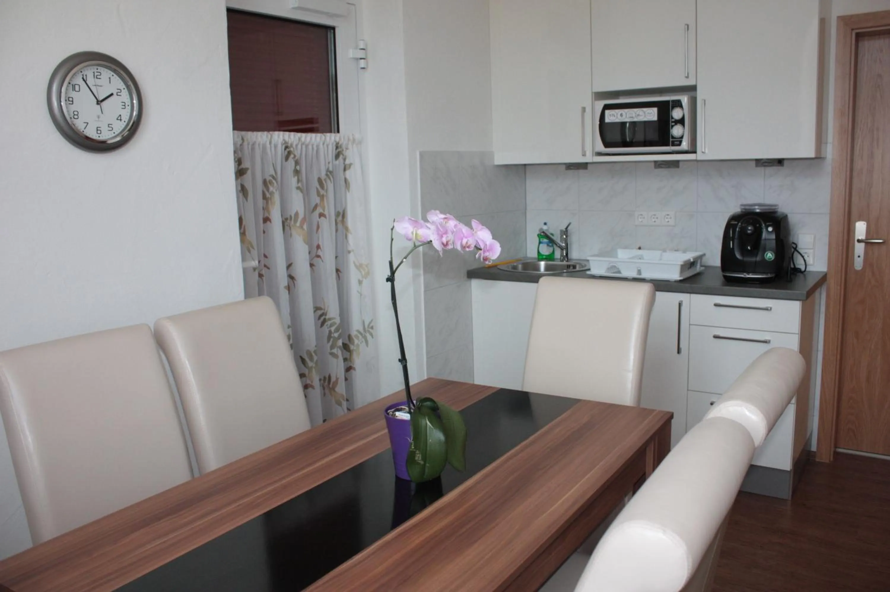 Dining area in Thai Tawan