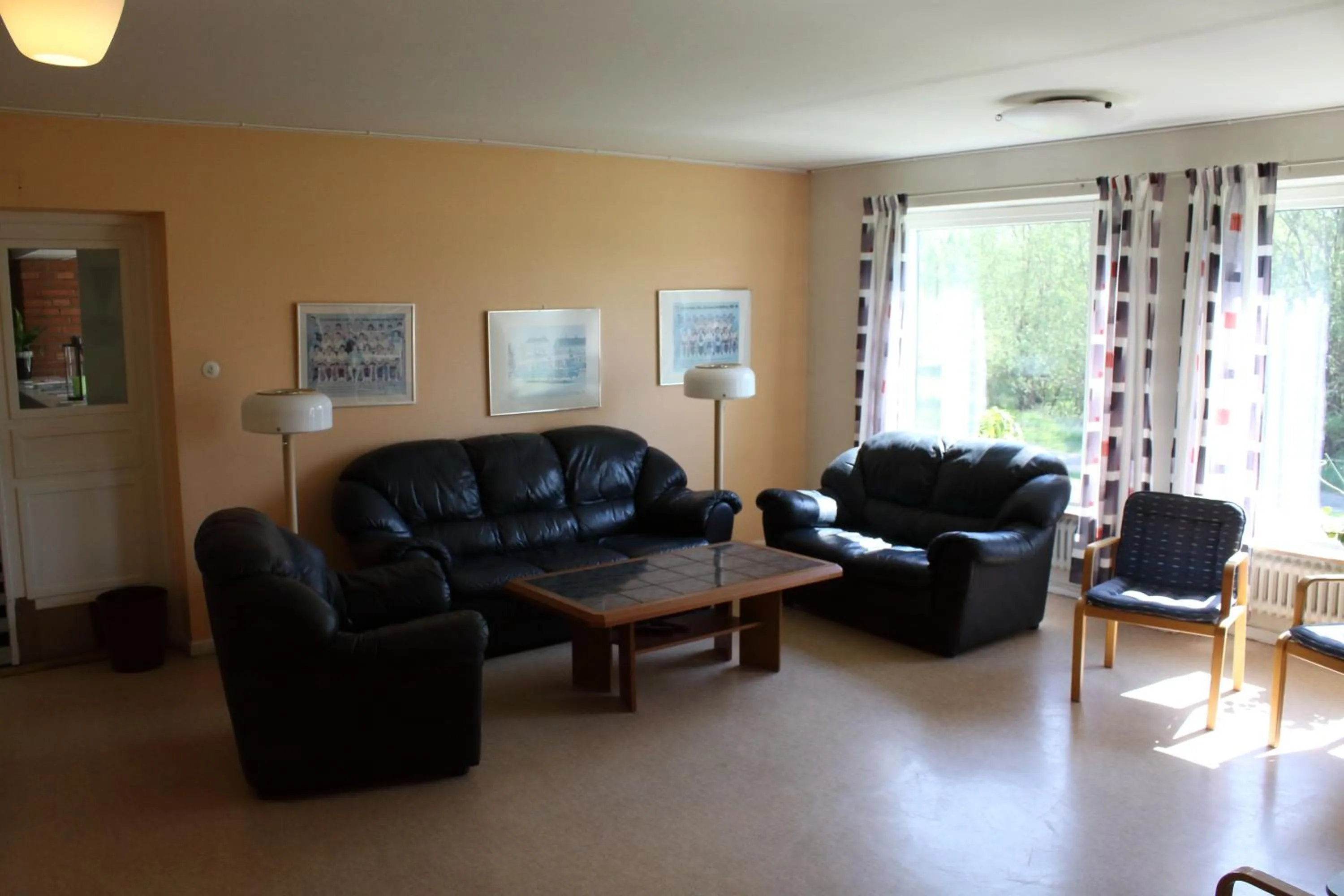 Communal lounge/ TV room in Ekbackens Vandrarhem