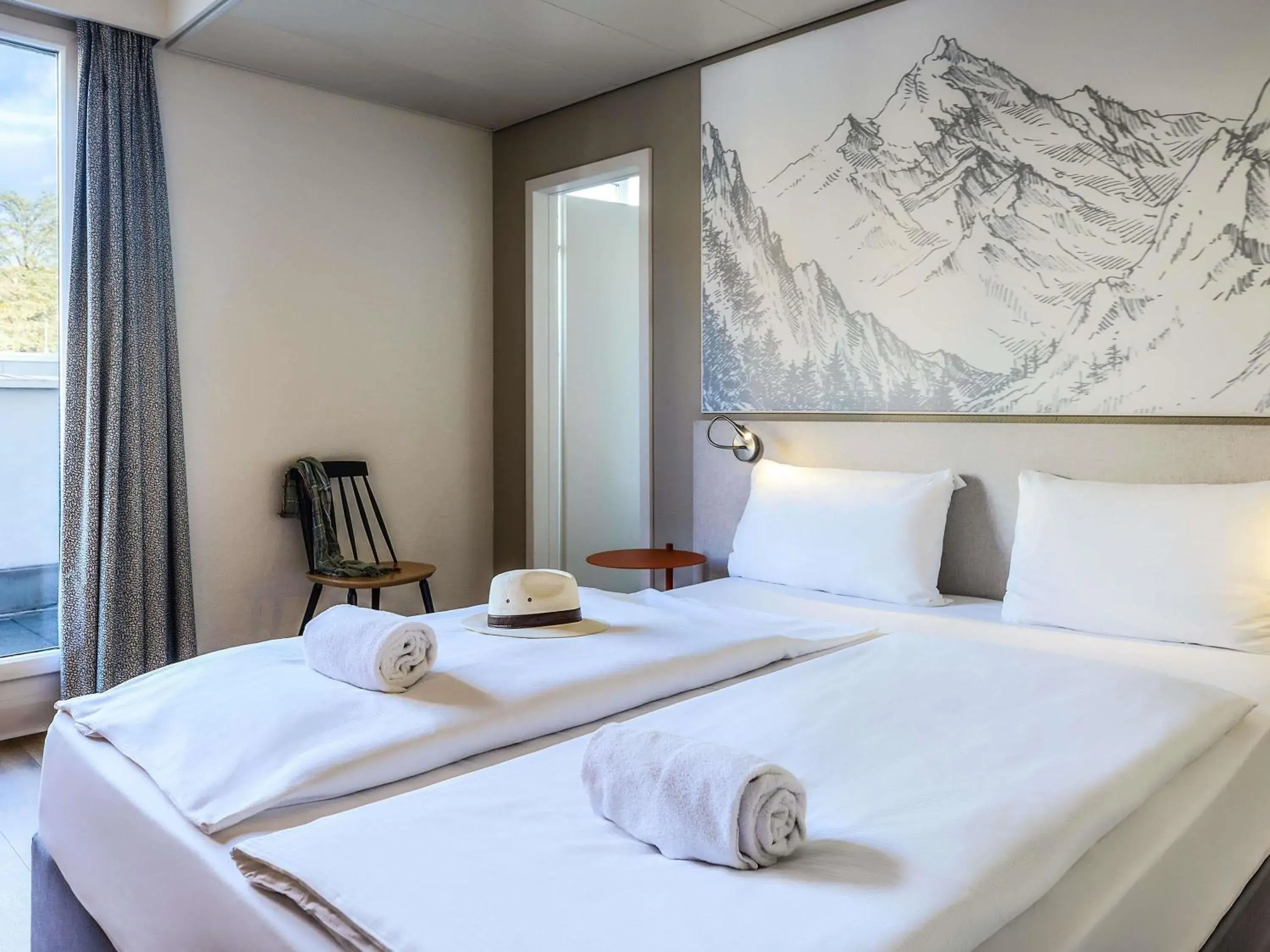 Standard King Room in ibis Styles Luzern Standard King Room in ibis Styles Luzern