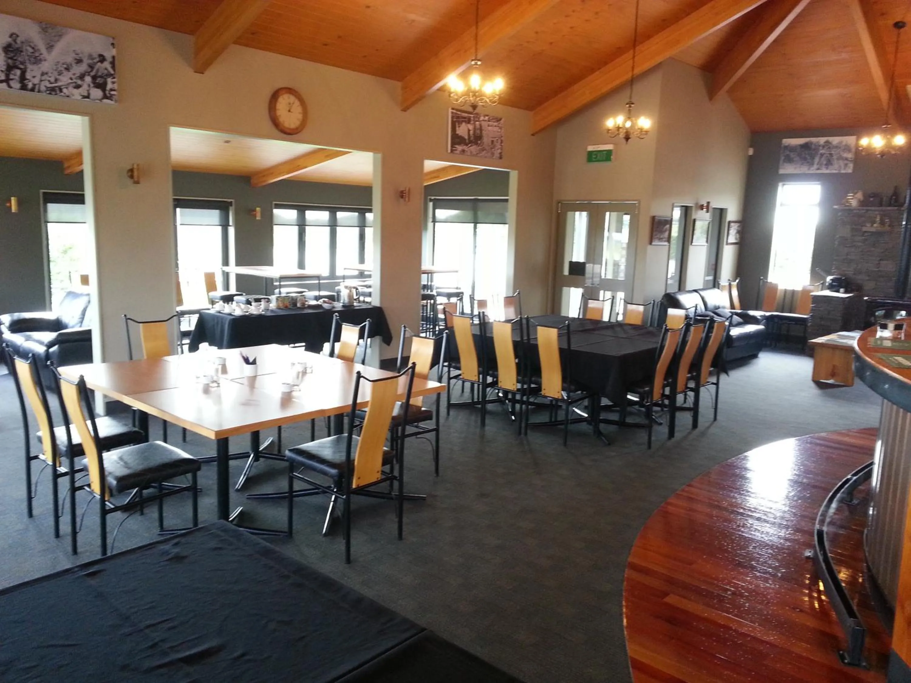 Restaurant/places to eat in Stations Inn