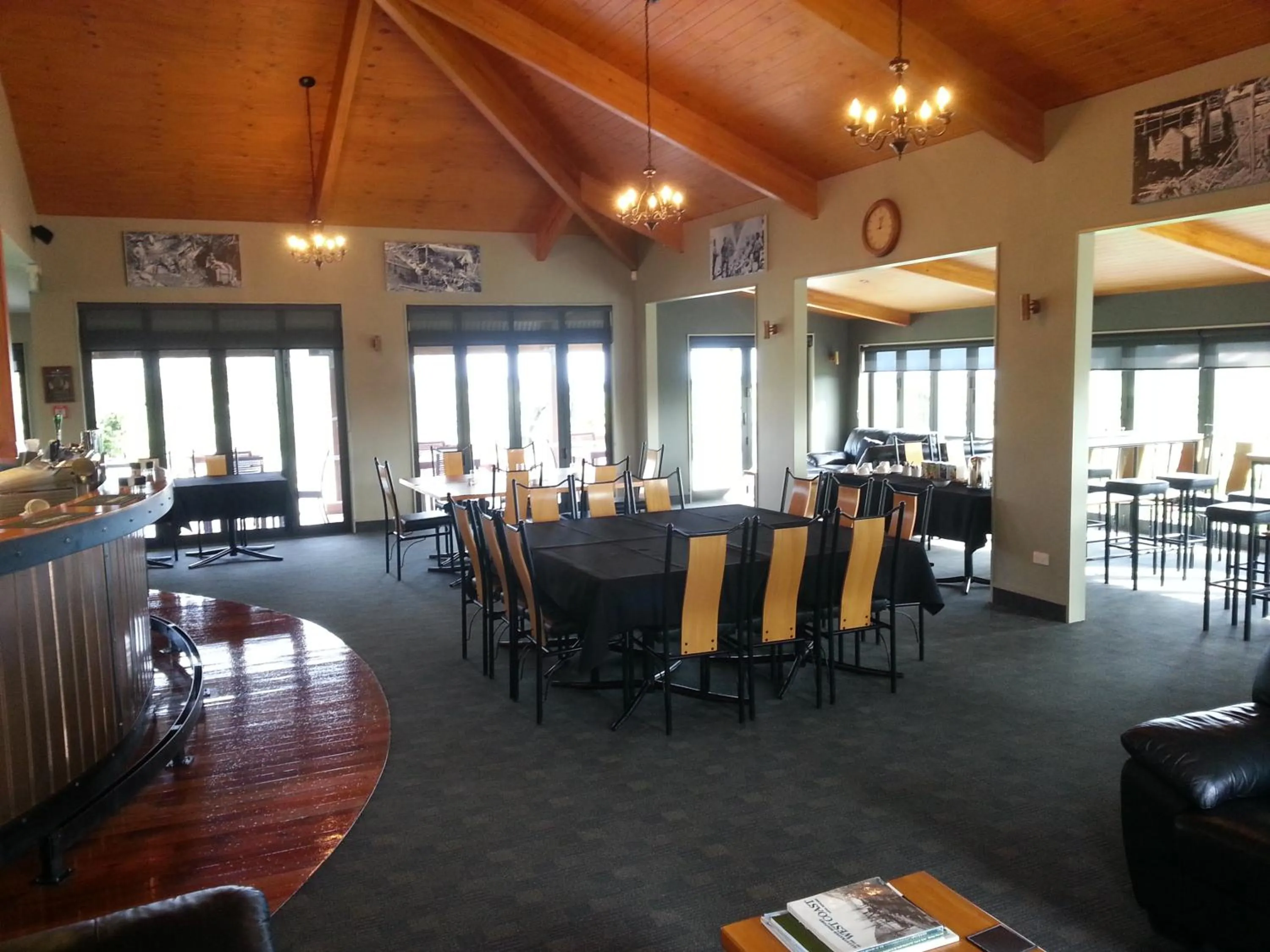 Restaurant/places to eat in Stations Inn