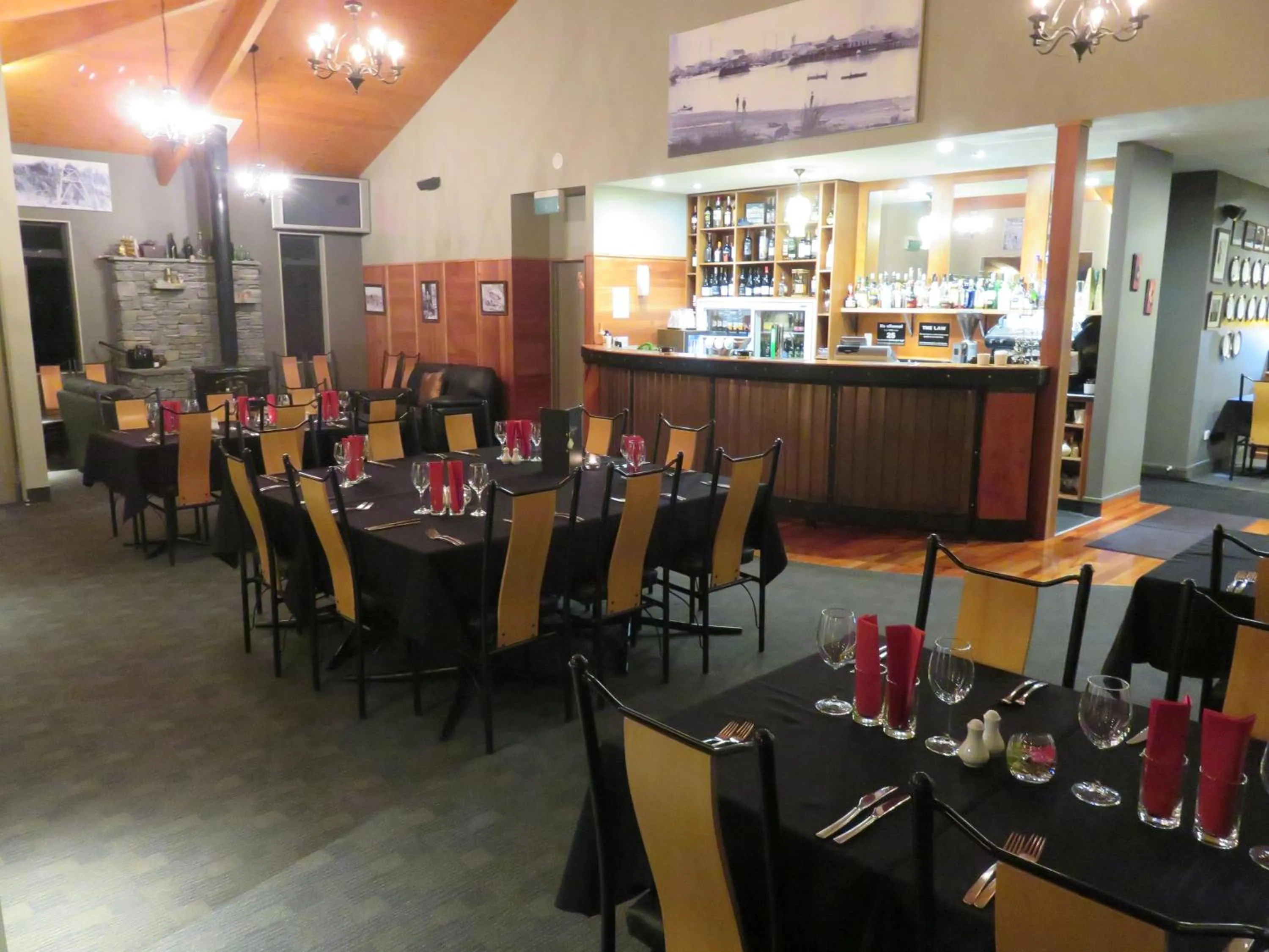 Restaurant/places to eat in Stations Inn