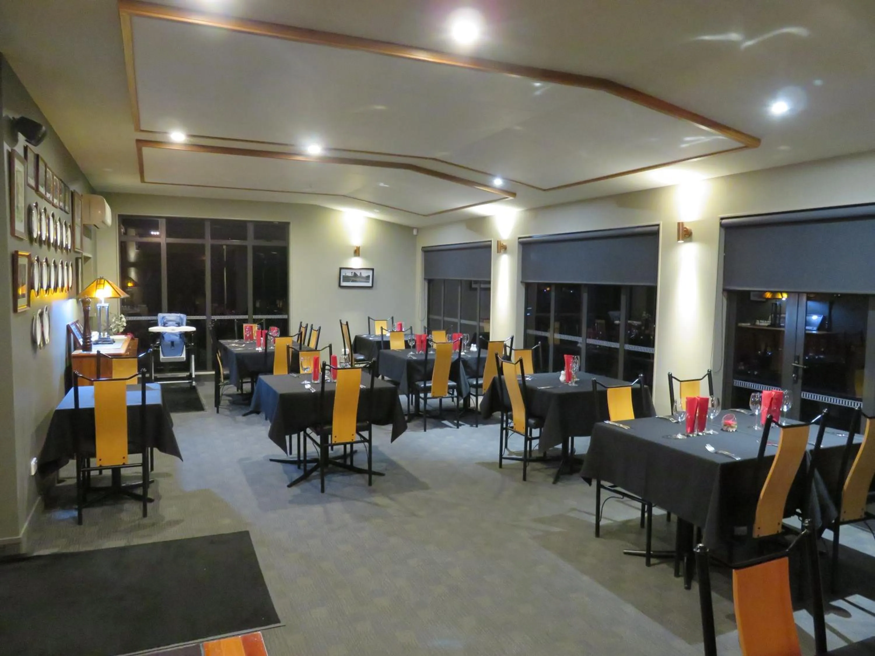 Restaurant/places to eat in Stations Inn