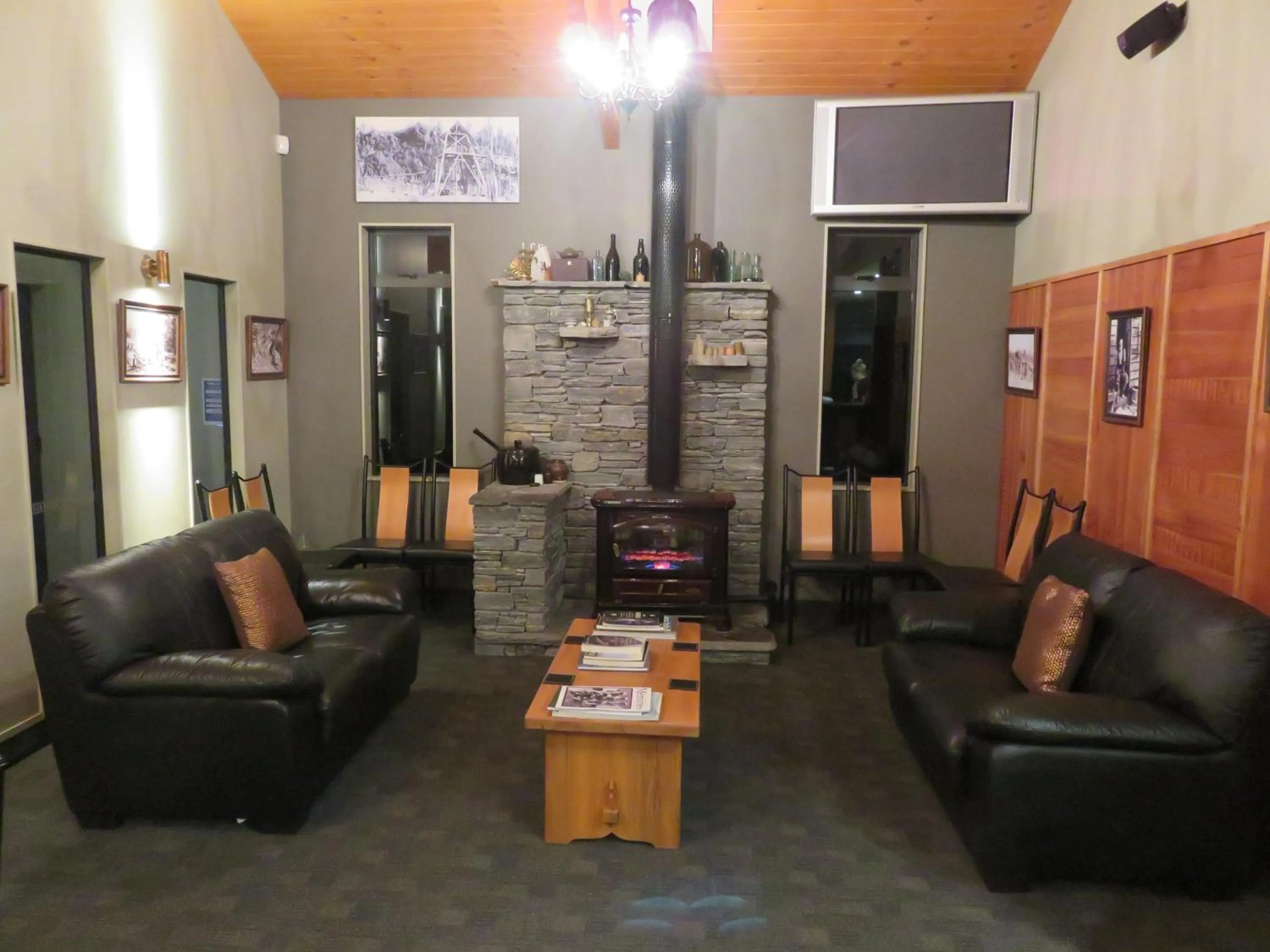 Restaurant/places to eat in Stations Inn