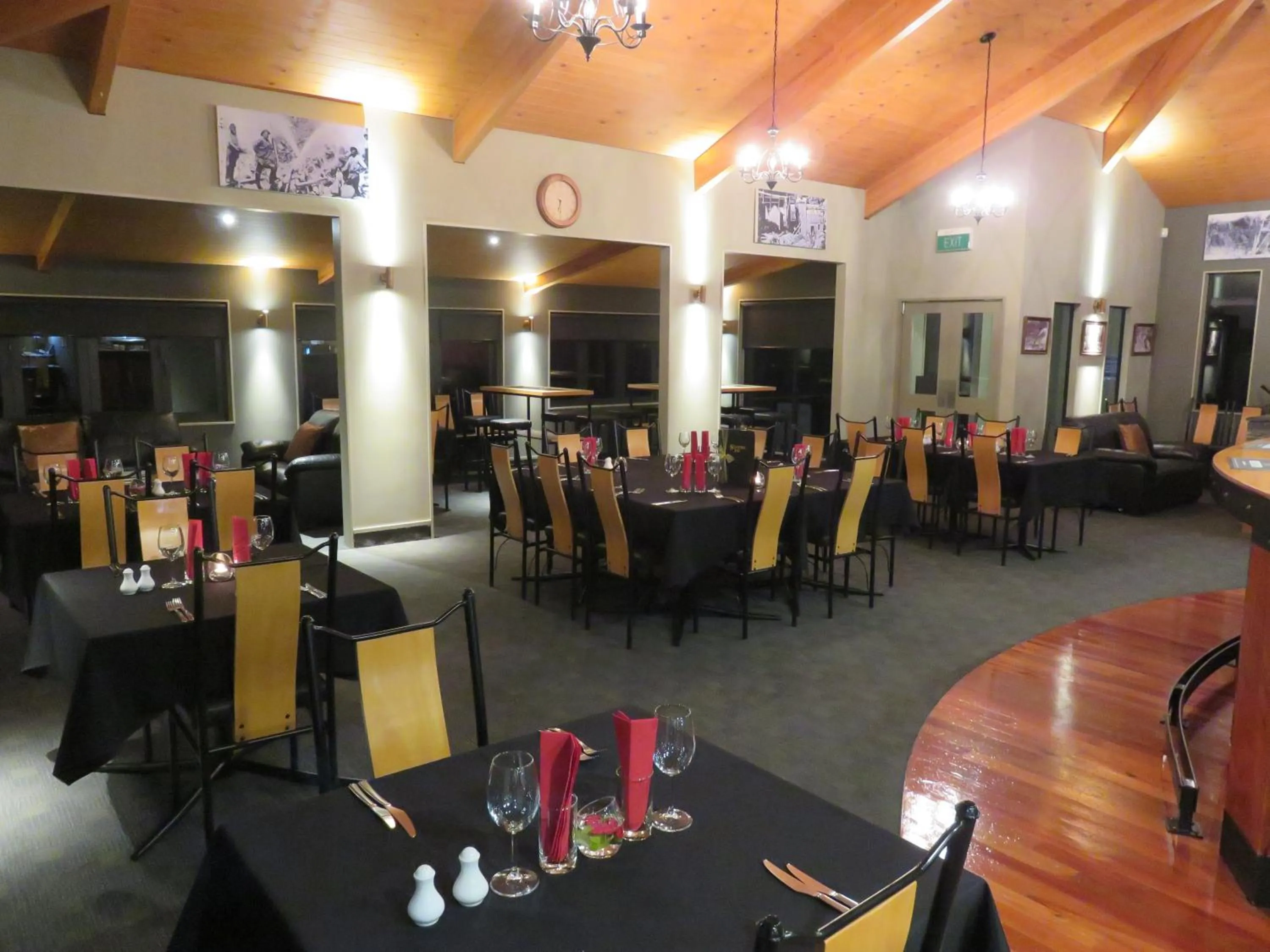 Restaurant/places to eat in Stations Inn