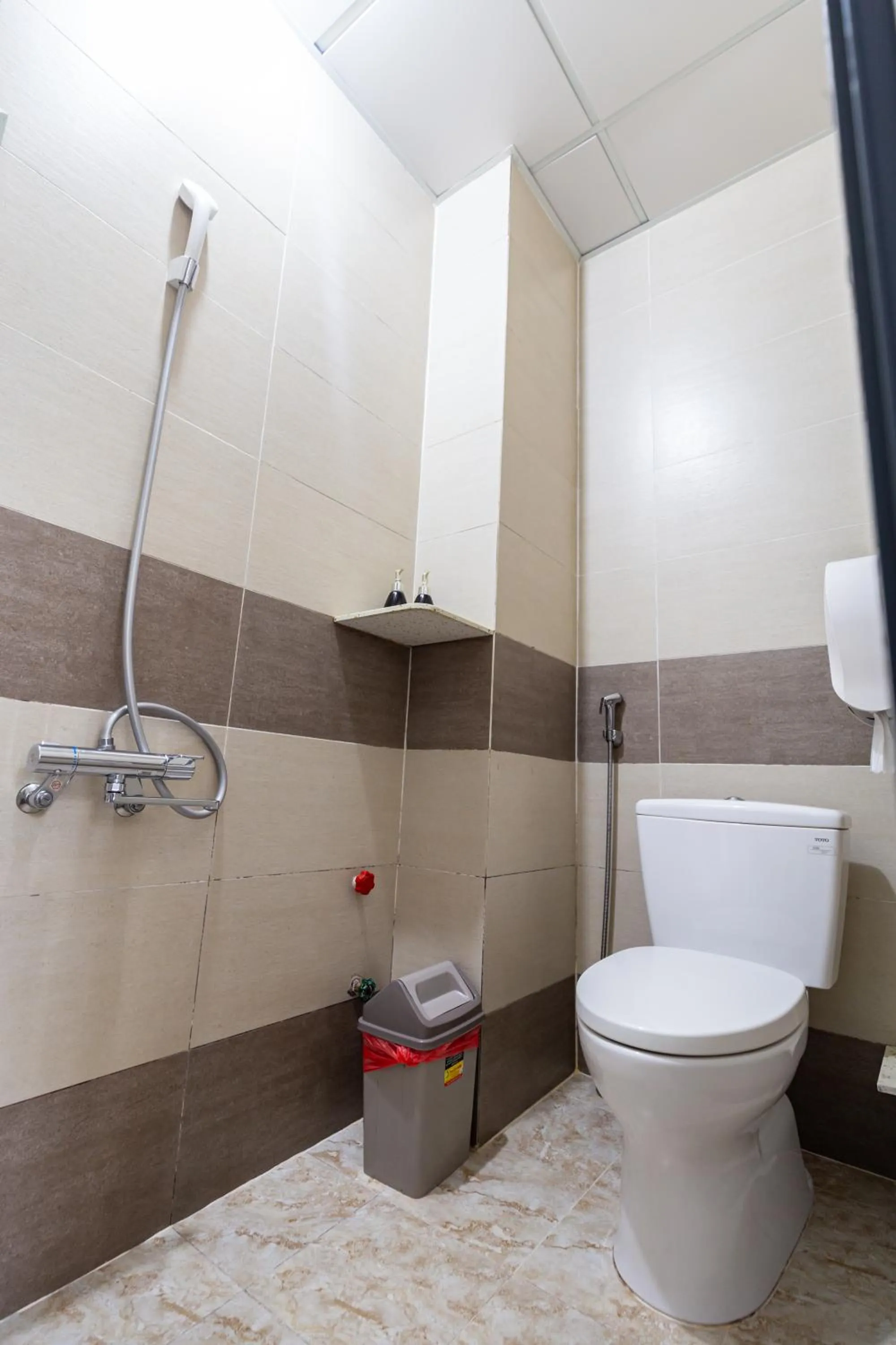 Shower in Cola's Homestay