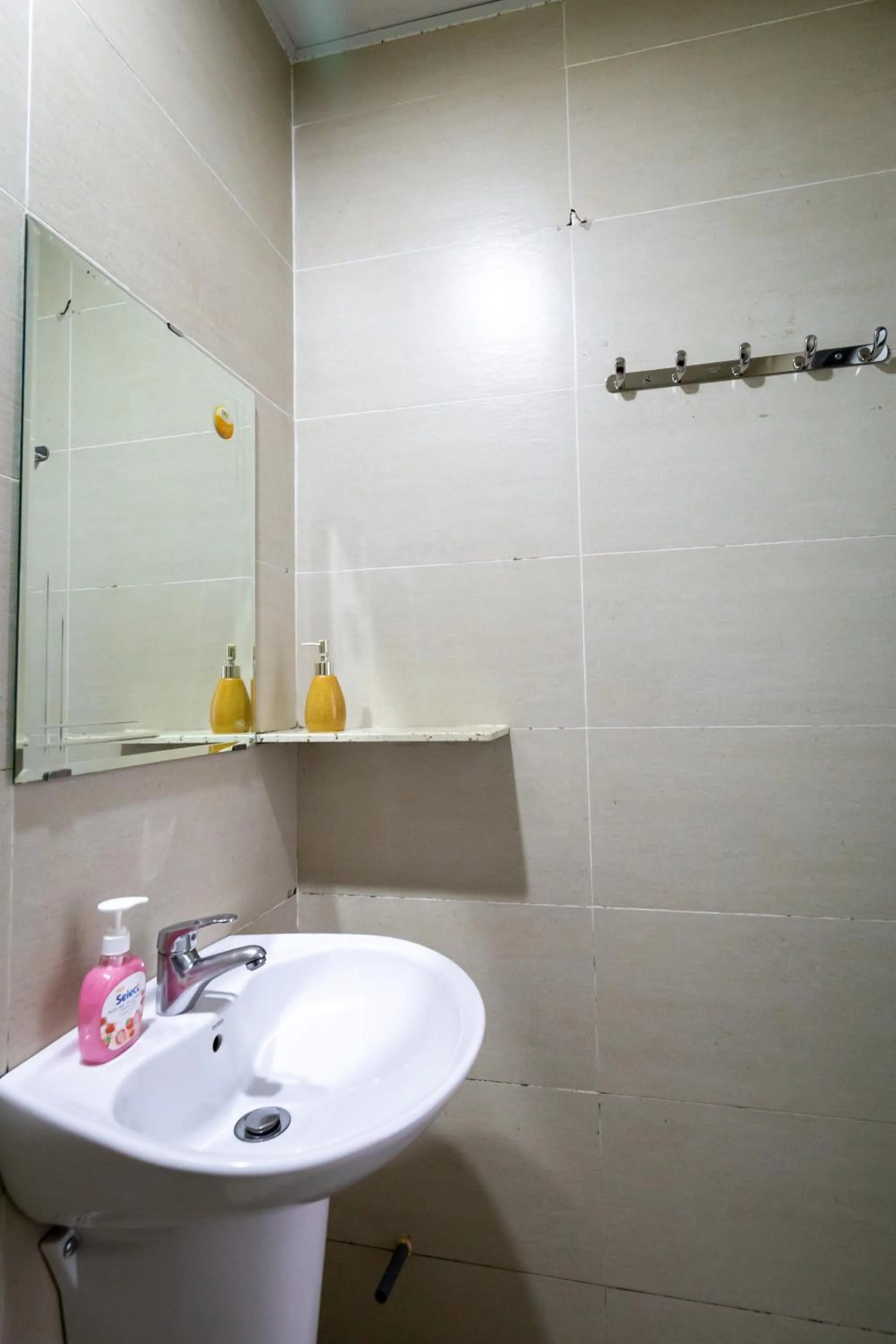 Shower in Cola's Homestay