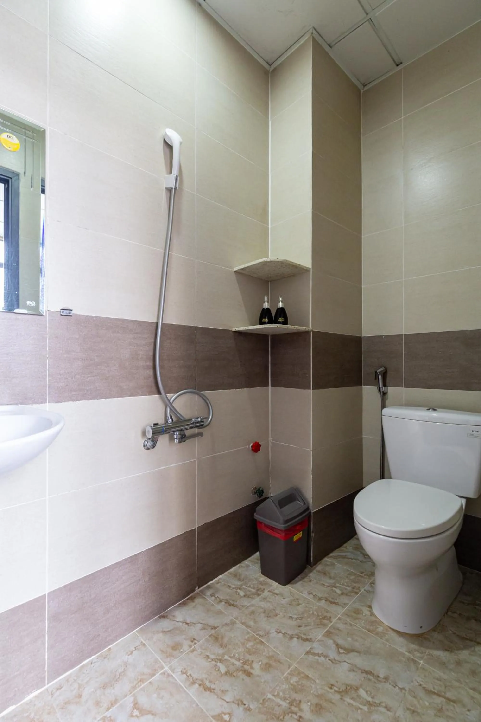 Shower in Cola's Homestay