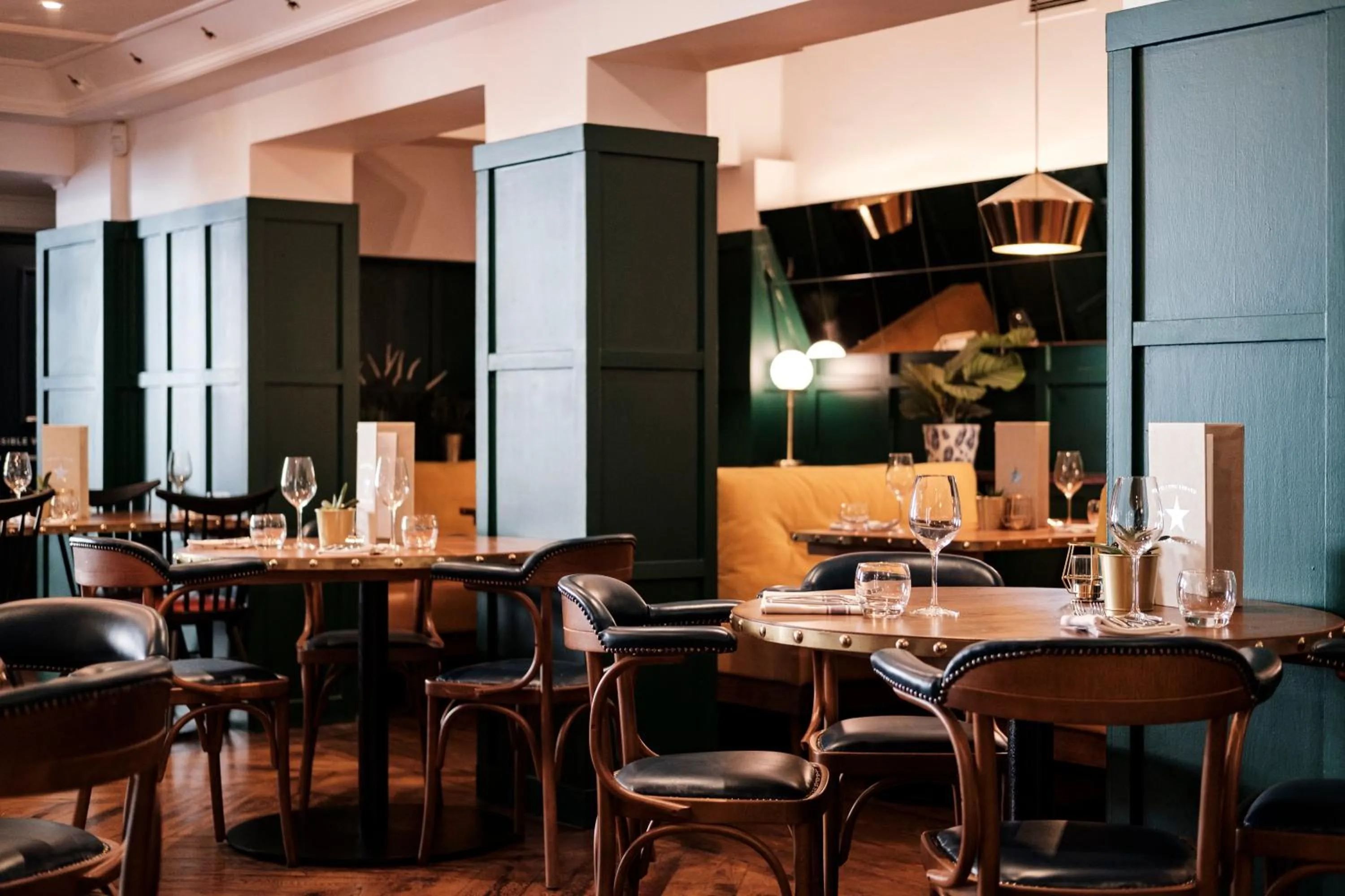 Restaurant/places to eat in The White Star Tavern