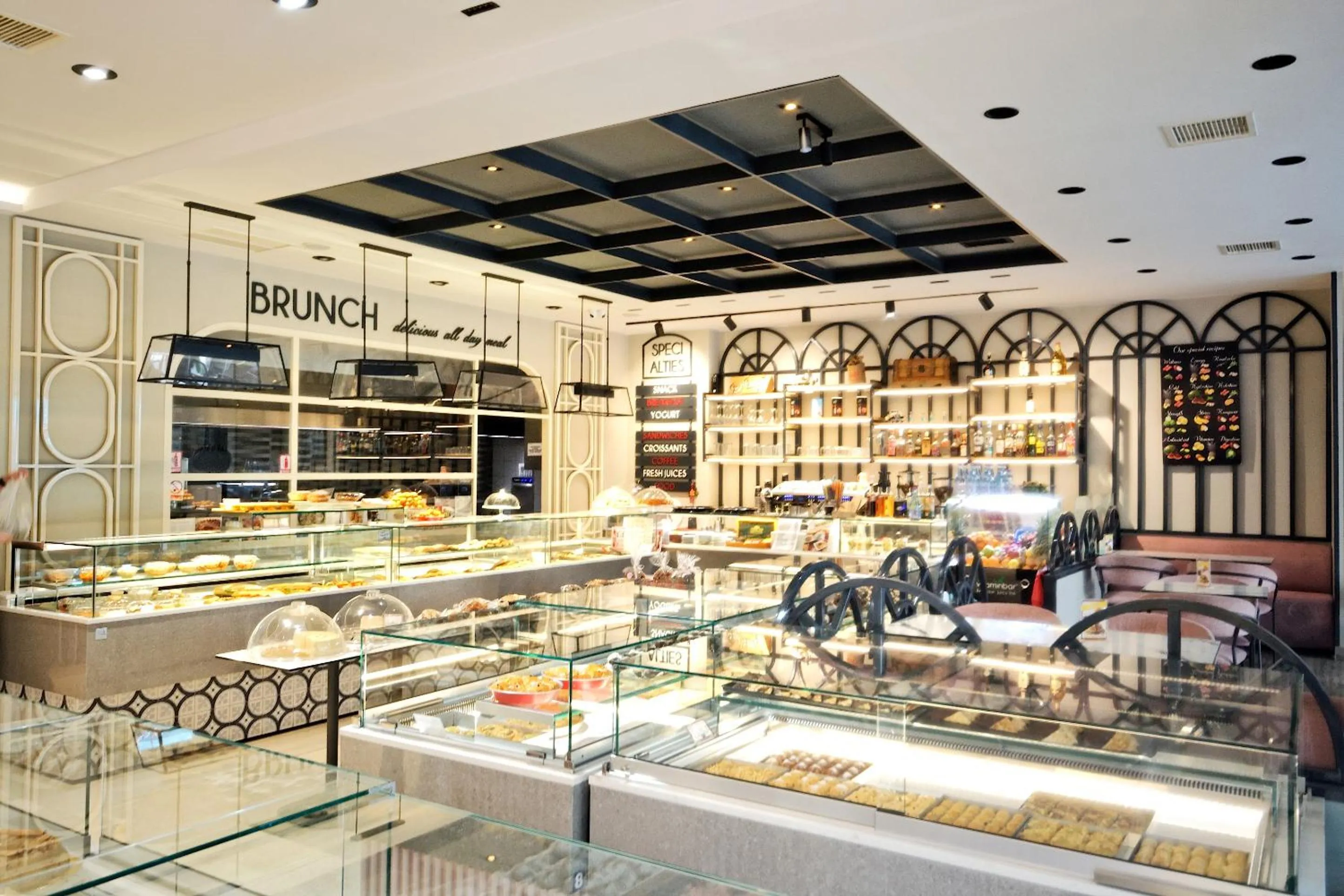 Food and drinks in Art Gallery Hotel