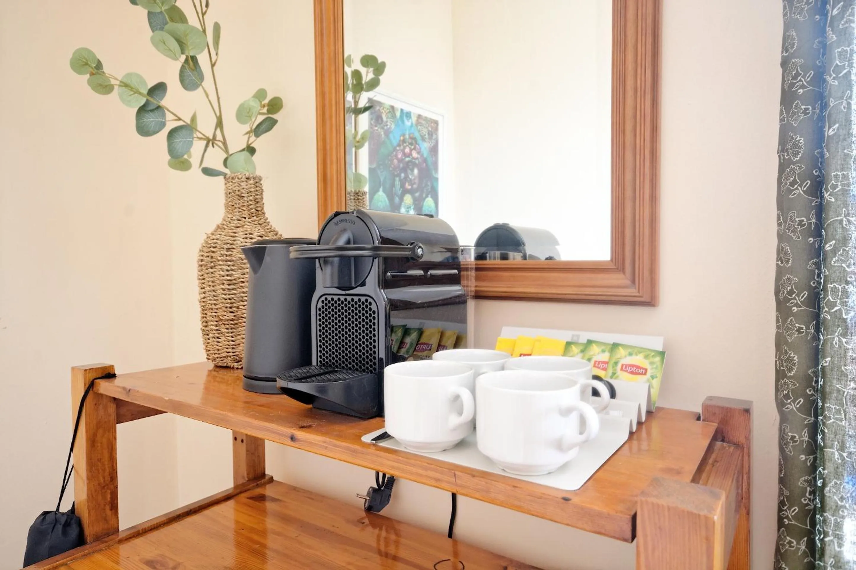 Coffee/tea facilities in Art Gallery Hotel