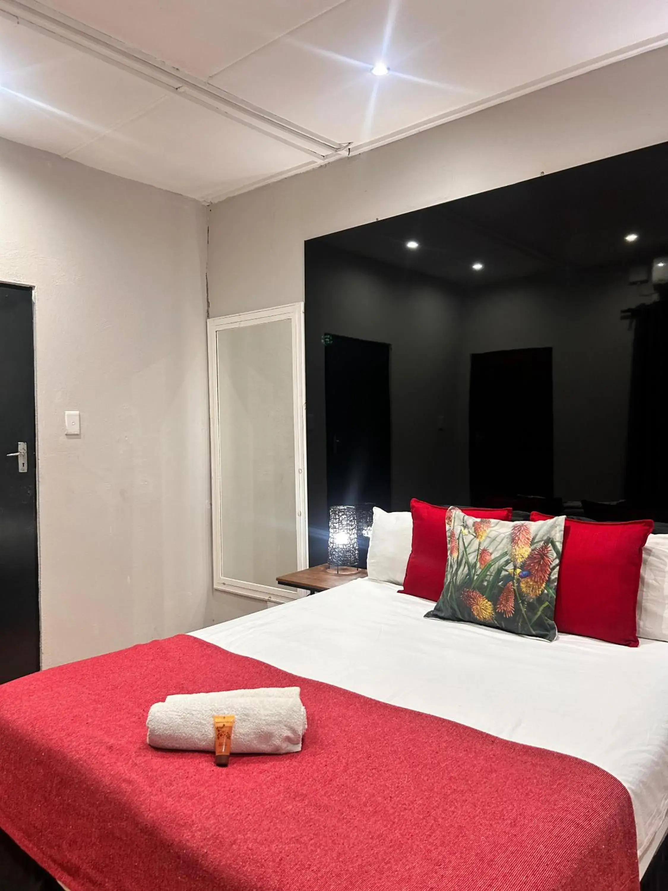 Budget Double Room in Bothabelo Bed and Breakfast Budget Double Room in Bothabelo Bed and Breakfast