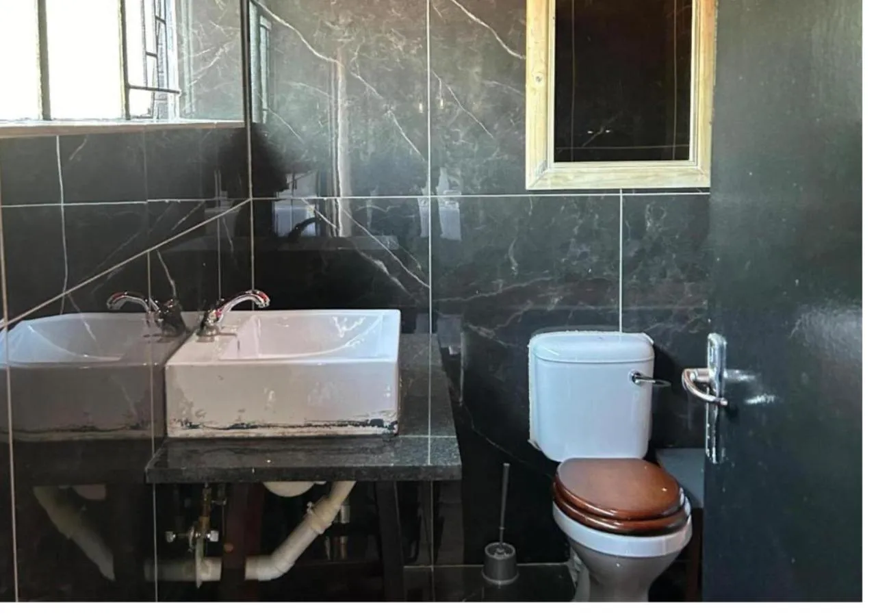 Bathroom in Bothabelo Bed and Breakfast