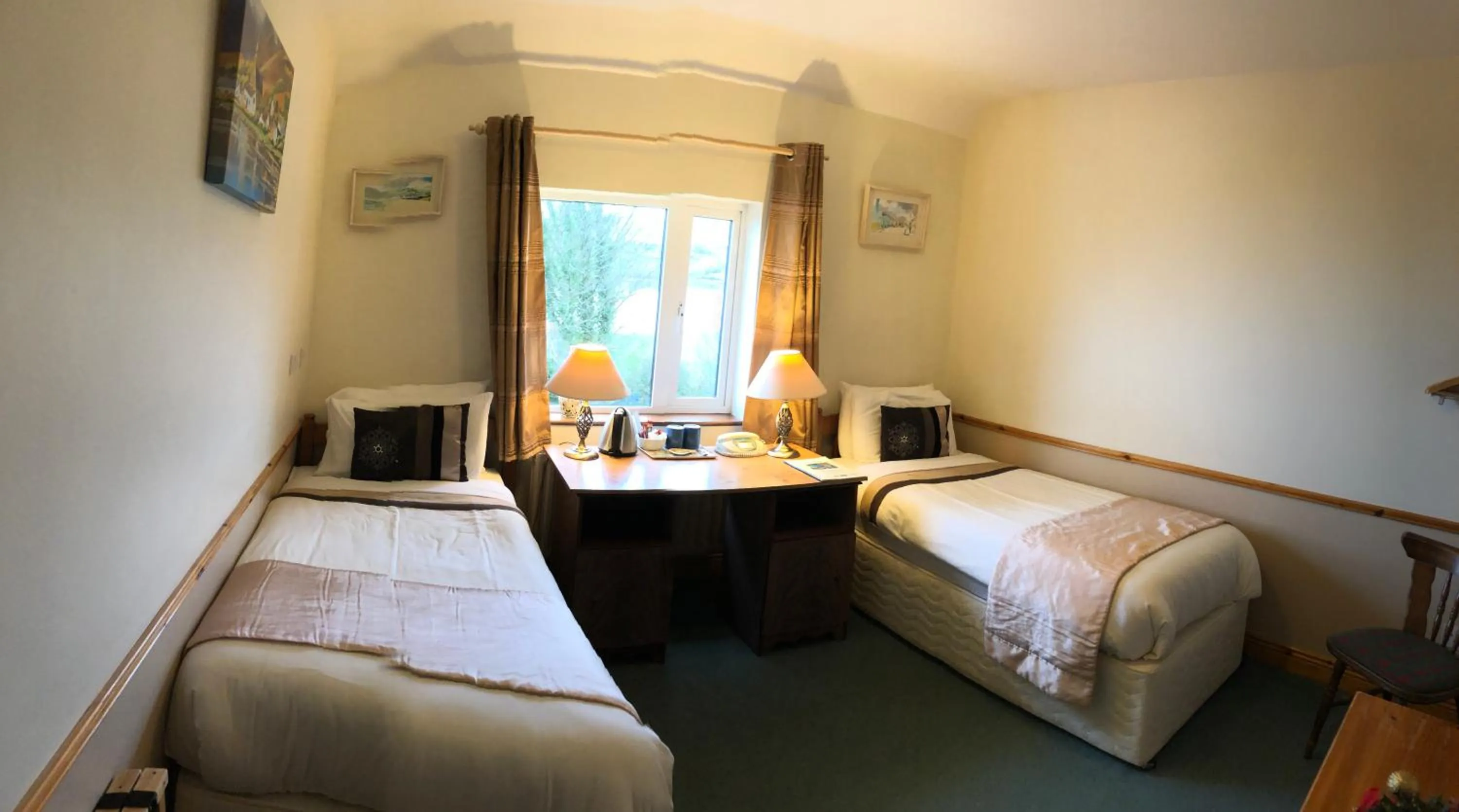 Bedroom, Bed in O'Connors Guesthouse