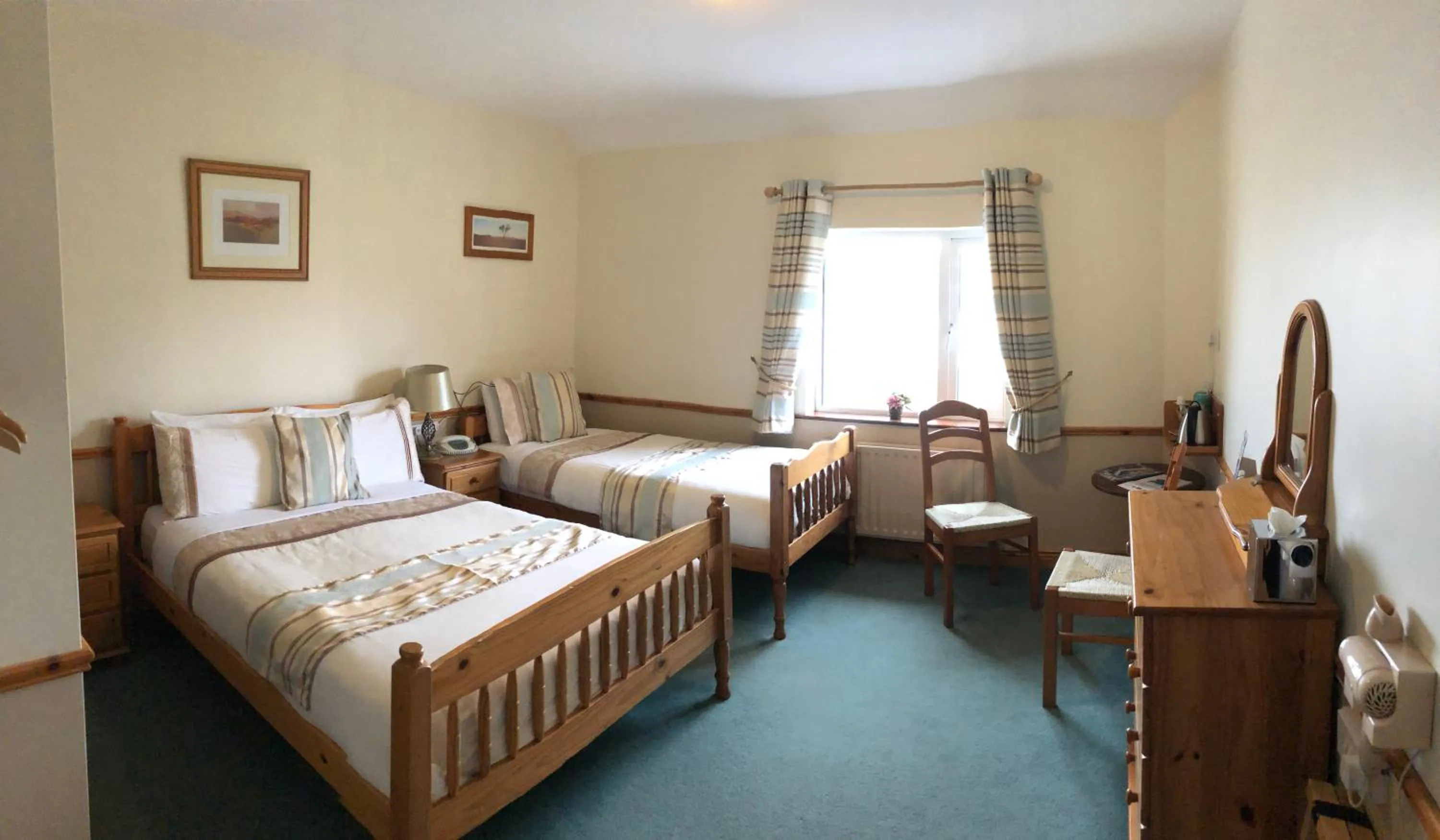Photo of the whole room, Bed in O'Connors Guesthouse