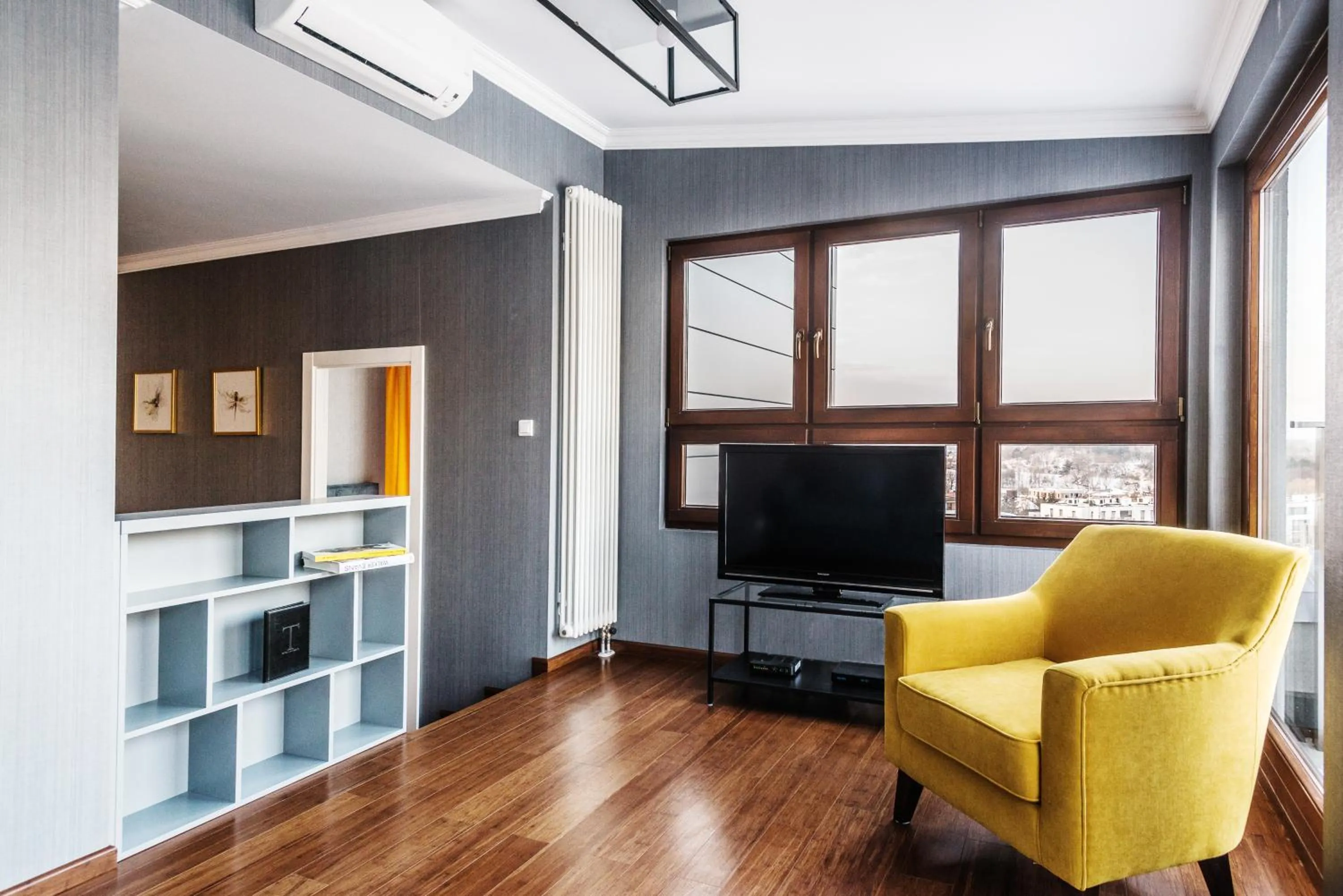 Communal lounge/ TV room in Triton Park Apartments