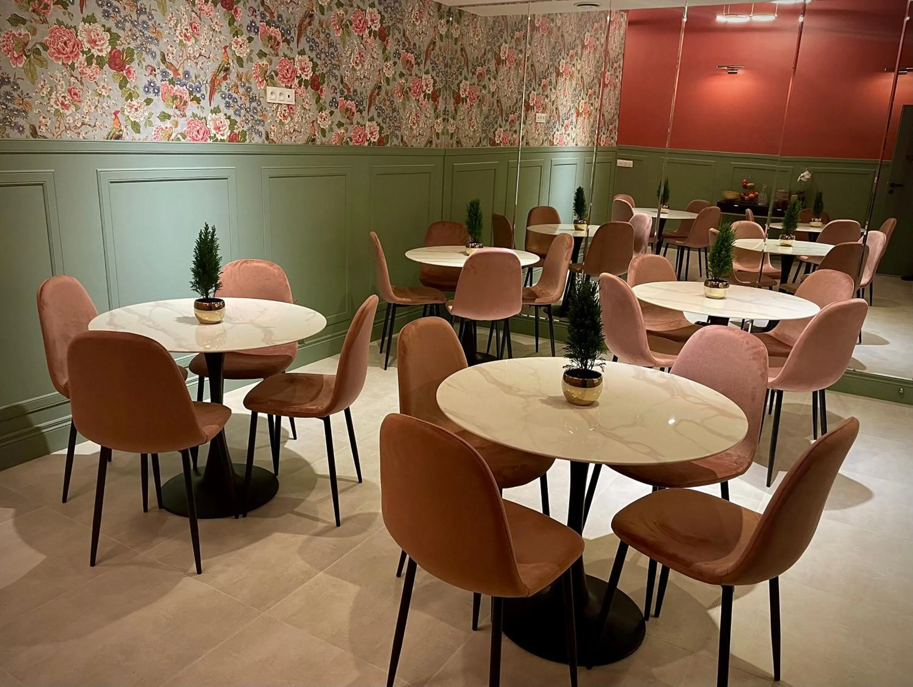 Restaurant/places to eat in Triton Park Apartments