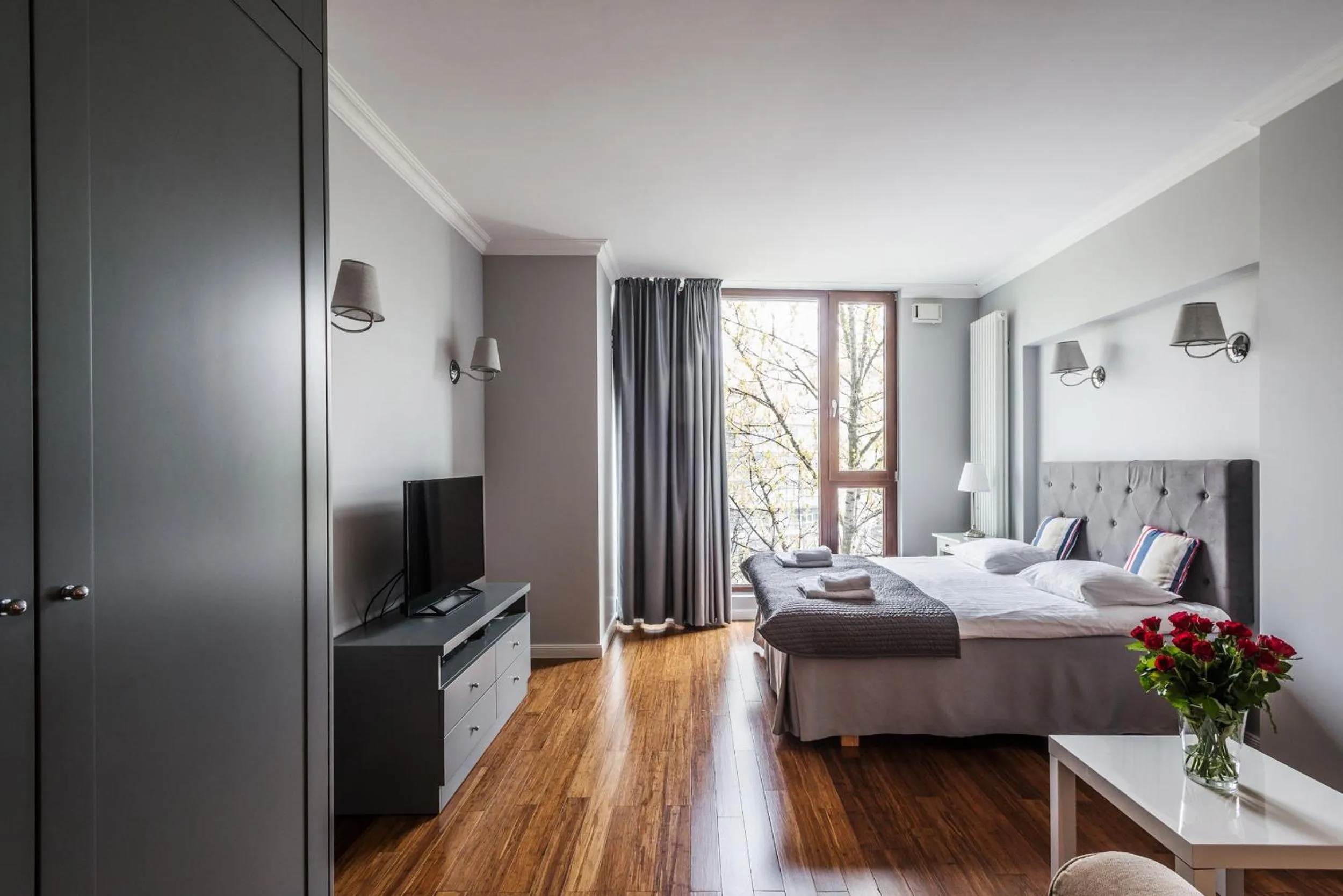 Photo of the whole room, Bed in Triton Park Apartments