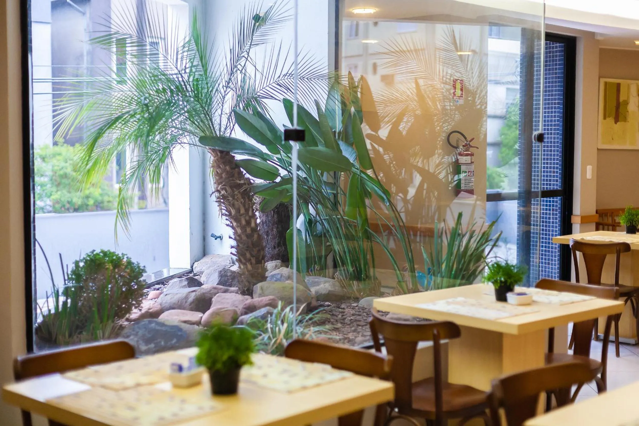 Restaurant/places to eat in Tri Hotel & Flat Caxias