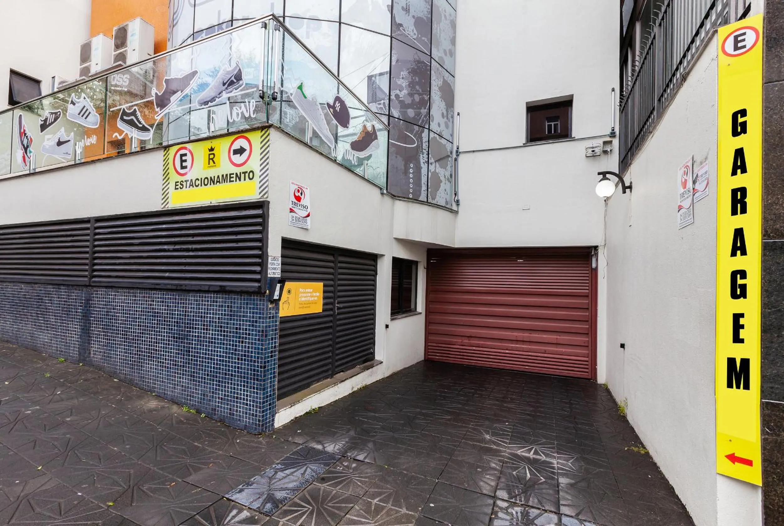 Parking in Tri Hotel & Flat Caxias