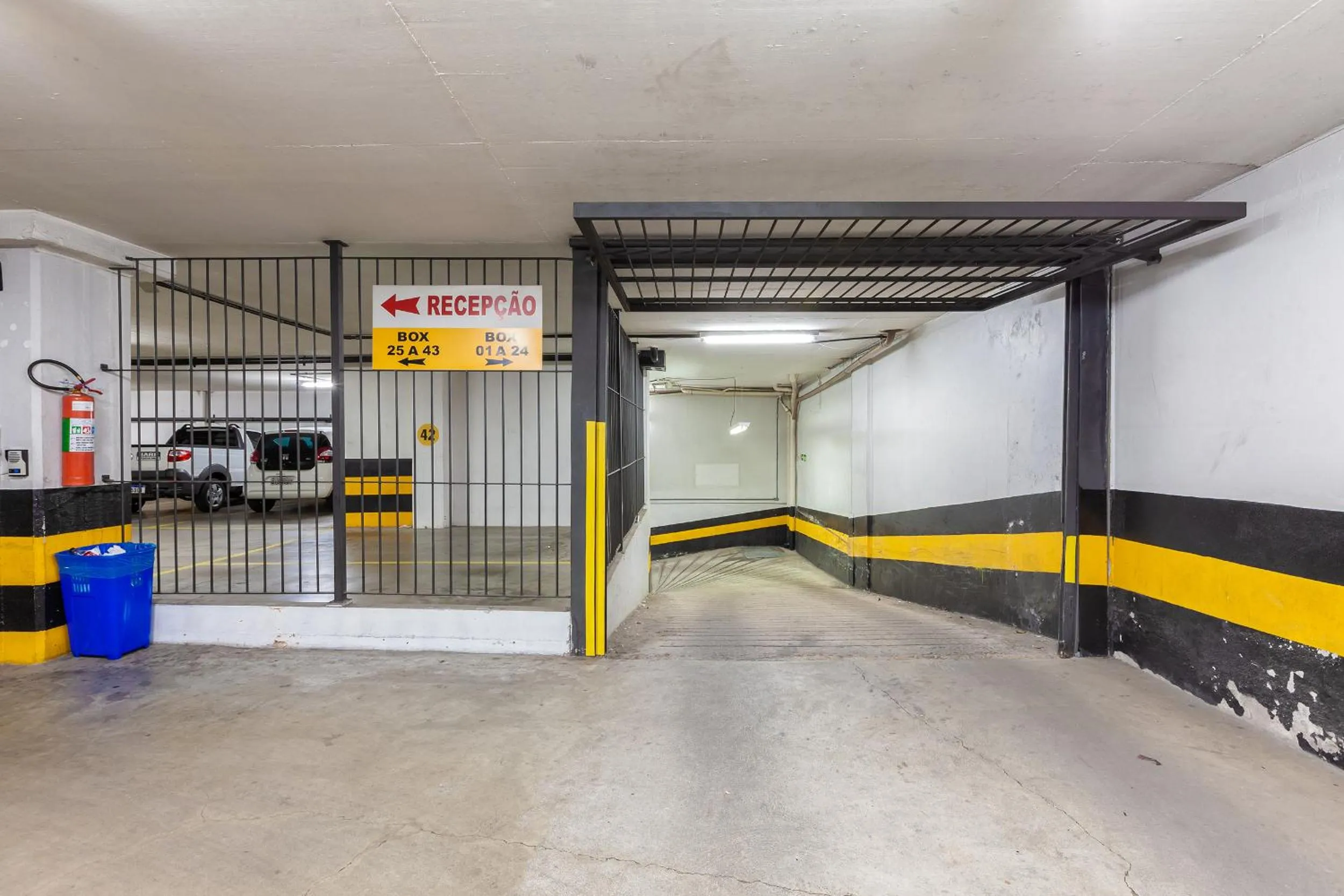 Parking in Tri Hotel & Flat Caxias