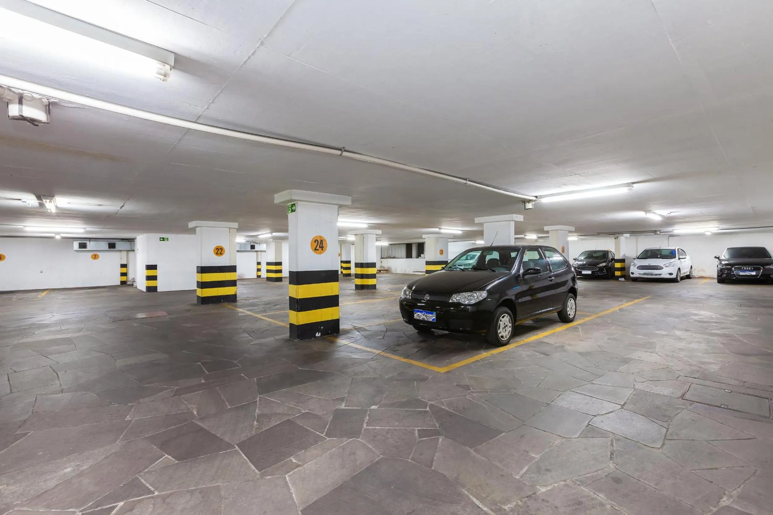 Parking in Tri Hotel & Flat Caxias
