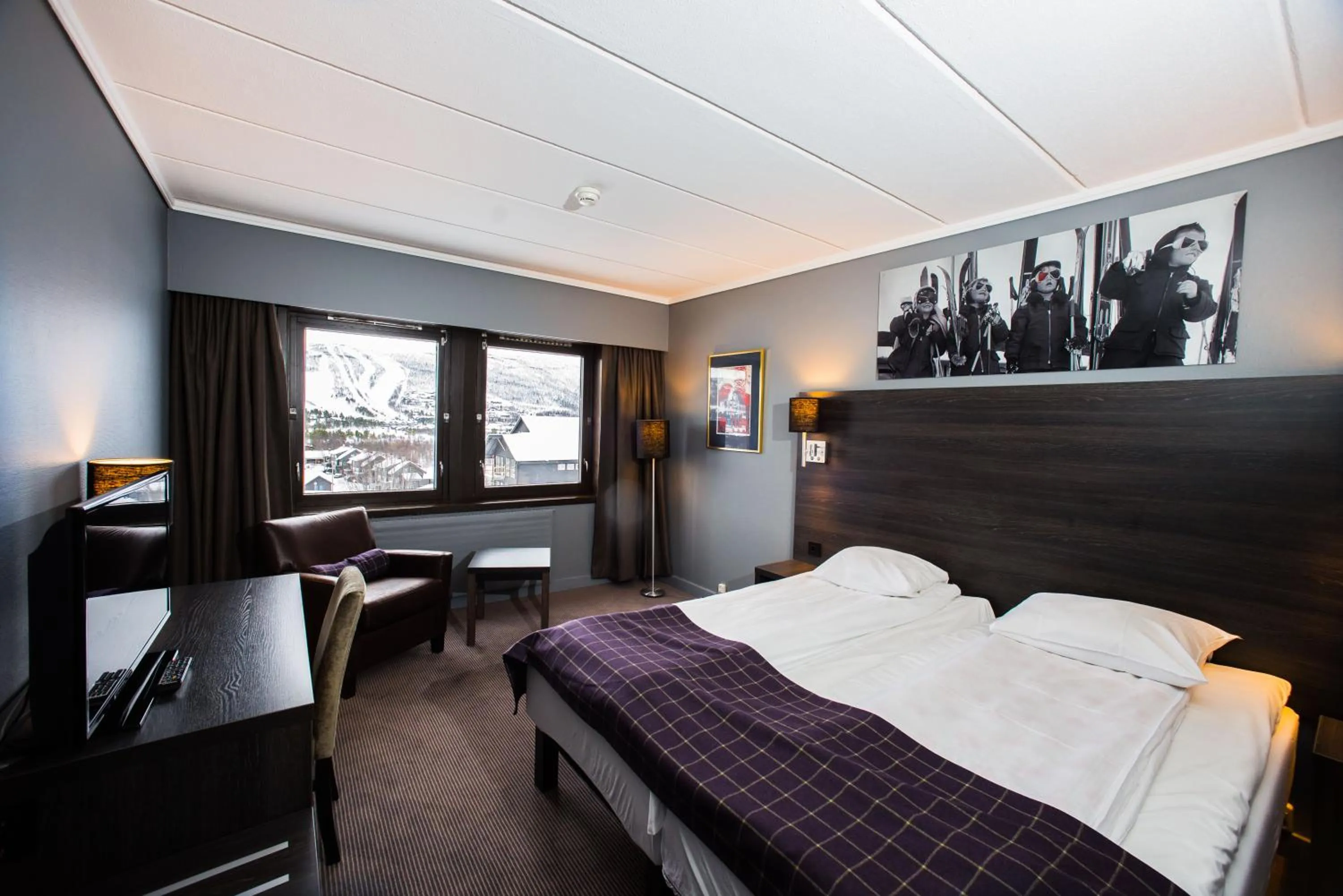 Photo of the whole room, Bed in Geilo Hotel