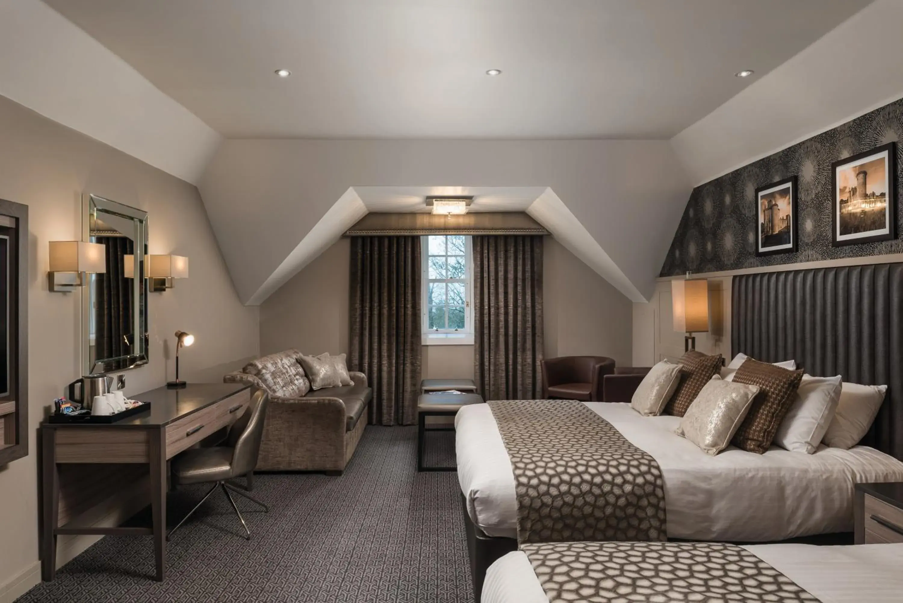 Deluxe Family Room - single occupancy in Hetland Hall Hotel Deluxe Family Room - single occupancy in Hetland Hall Hotel