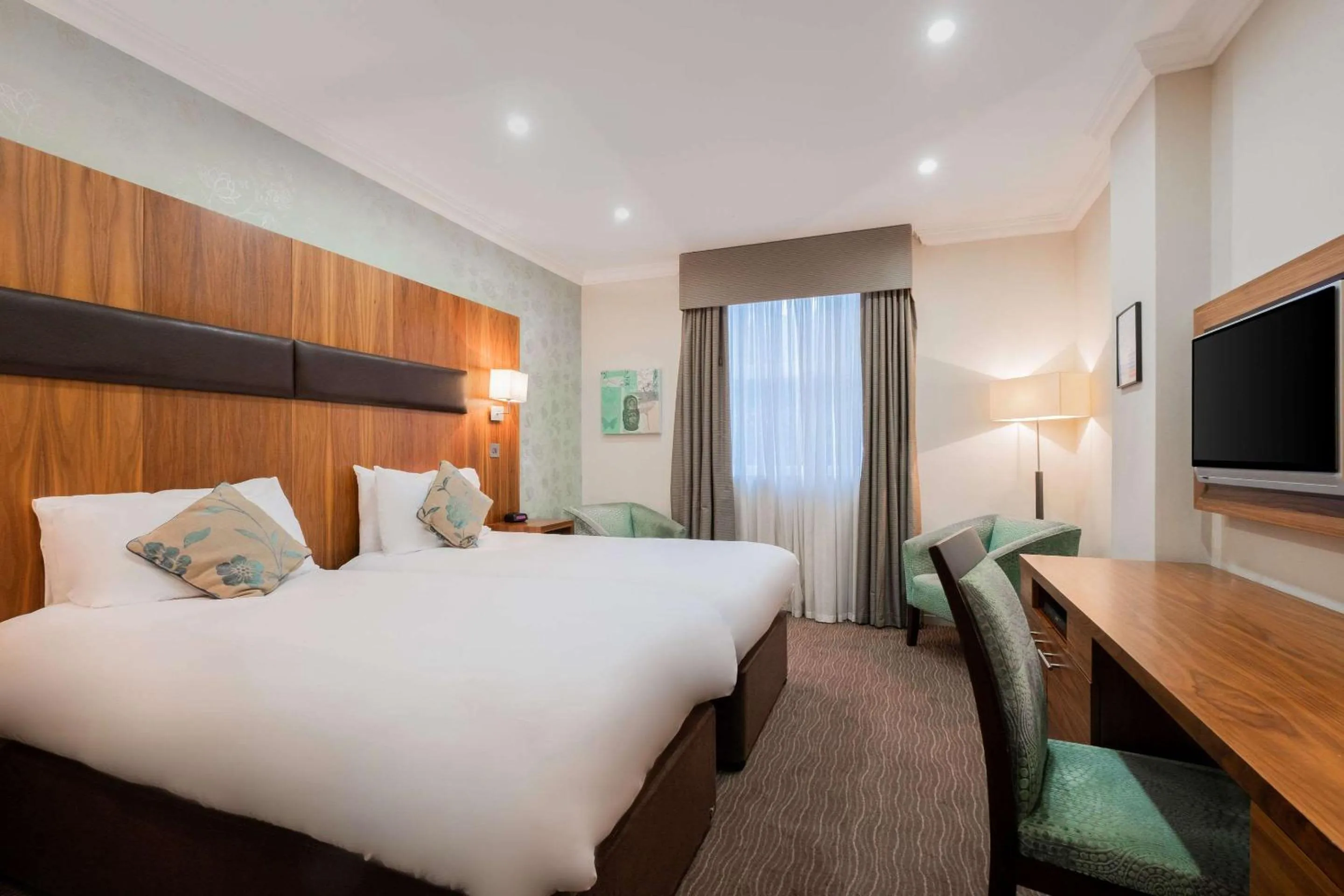 Photo of the whole room, Bed in Ramada by Wyndham Cheltenham