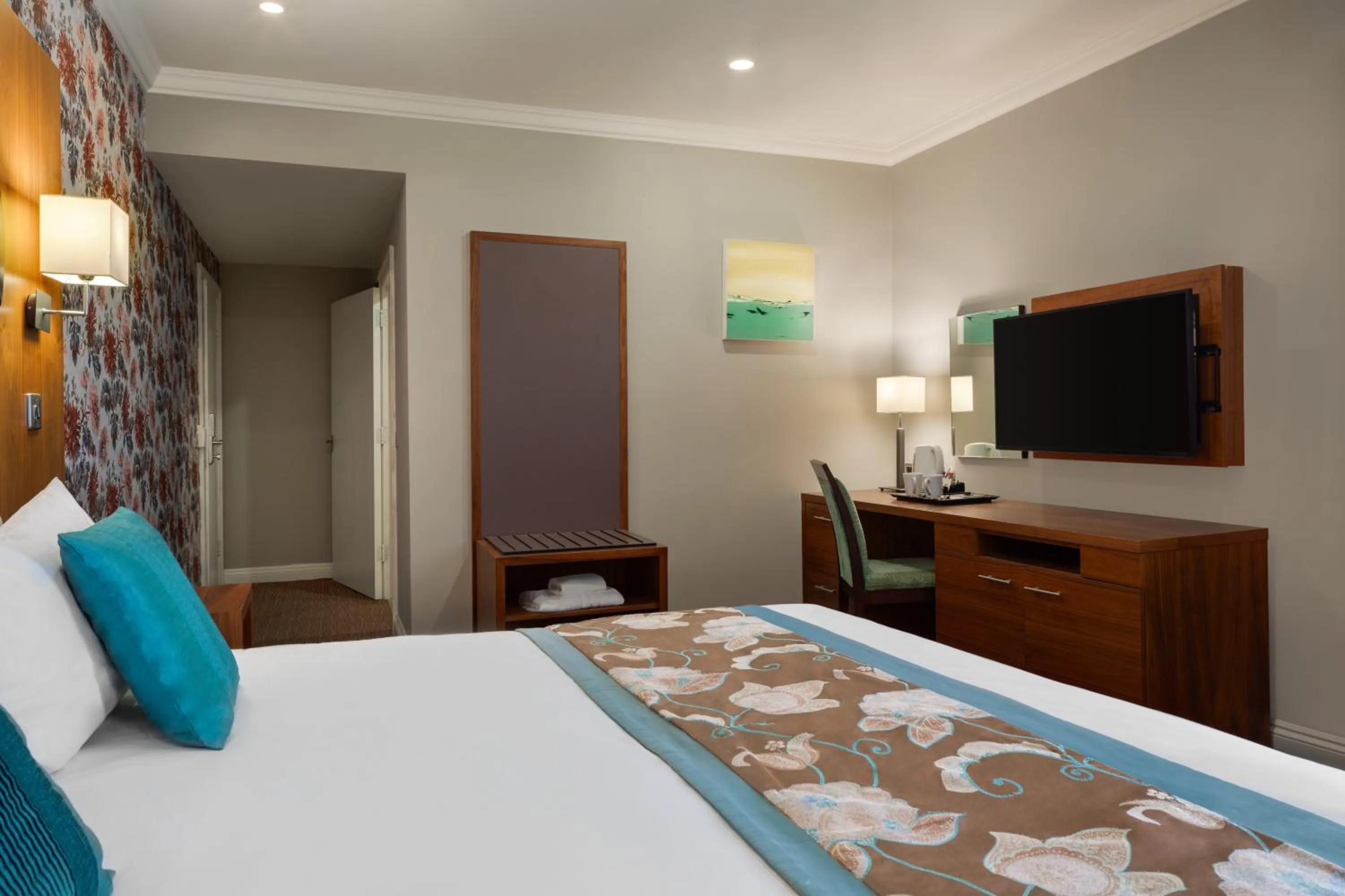 Bed in Ramada by Wyndham Cheltenham