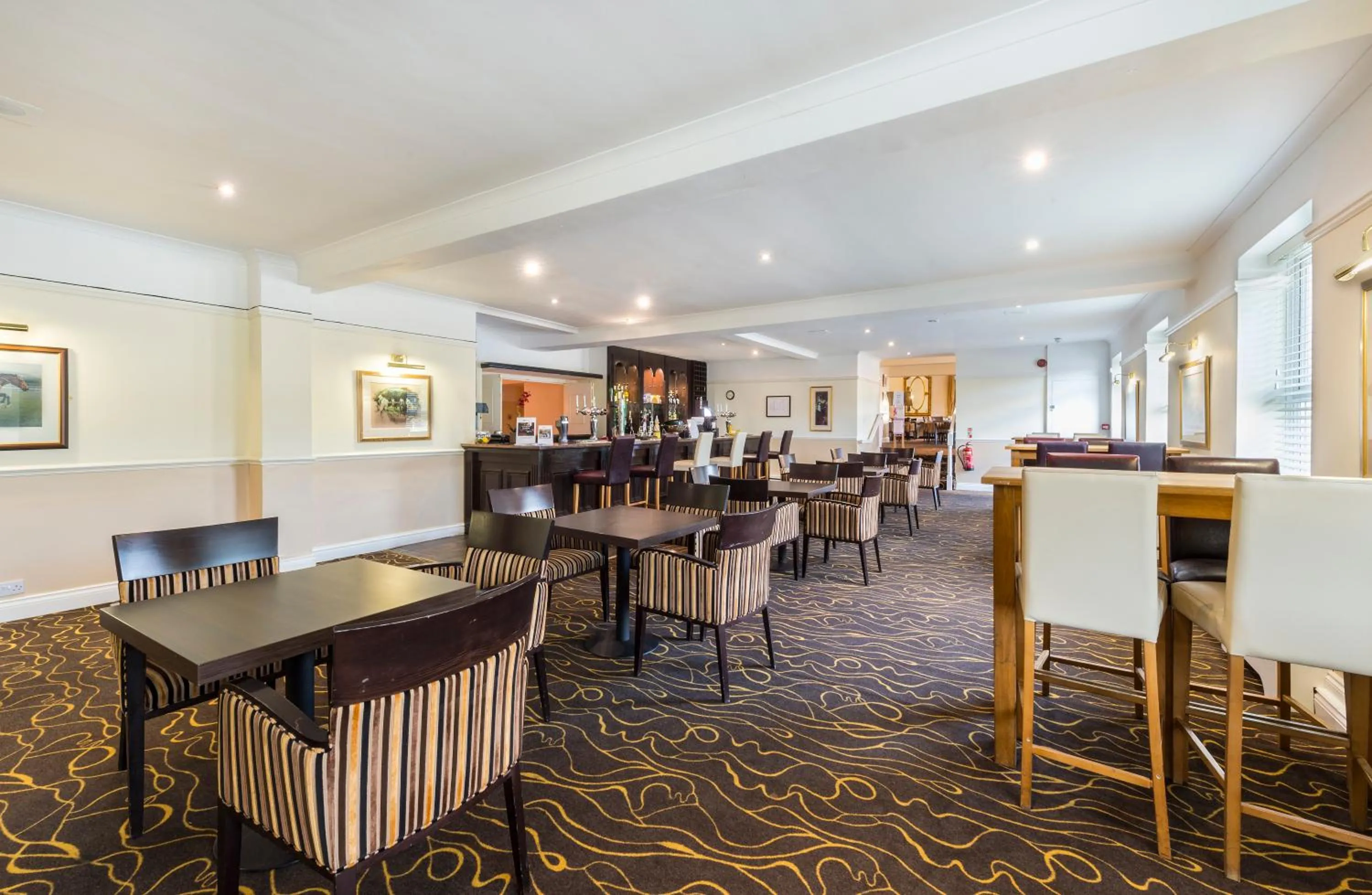 Lounge or bar in Ramada by Wyndham Cheltenham