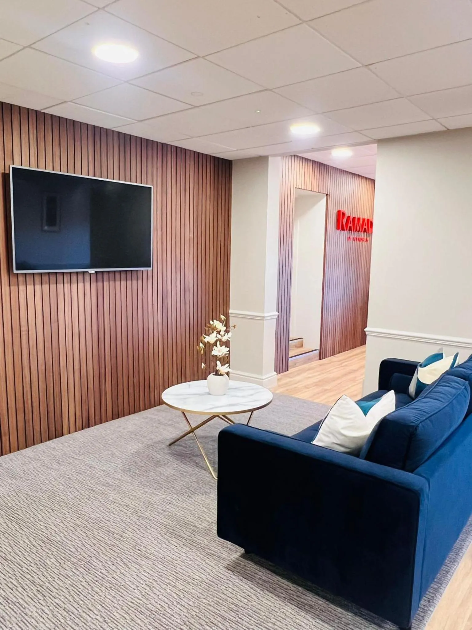 Lobby or reception in Ramada by Wyndham Cheltenham