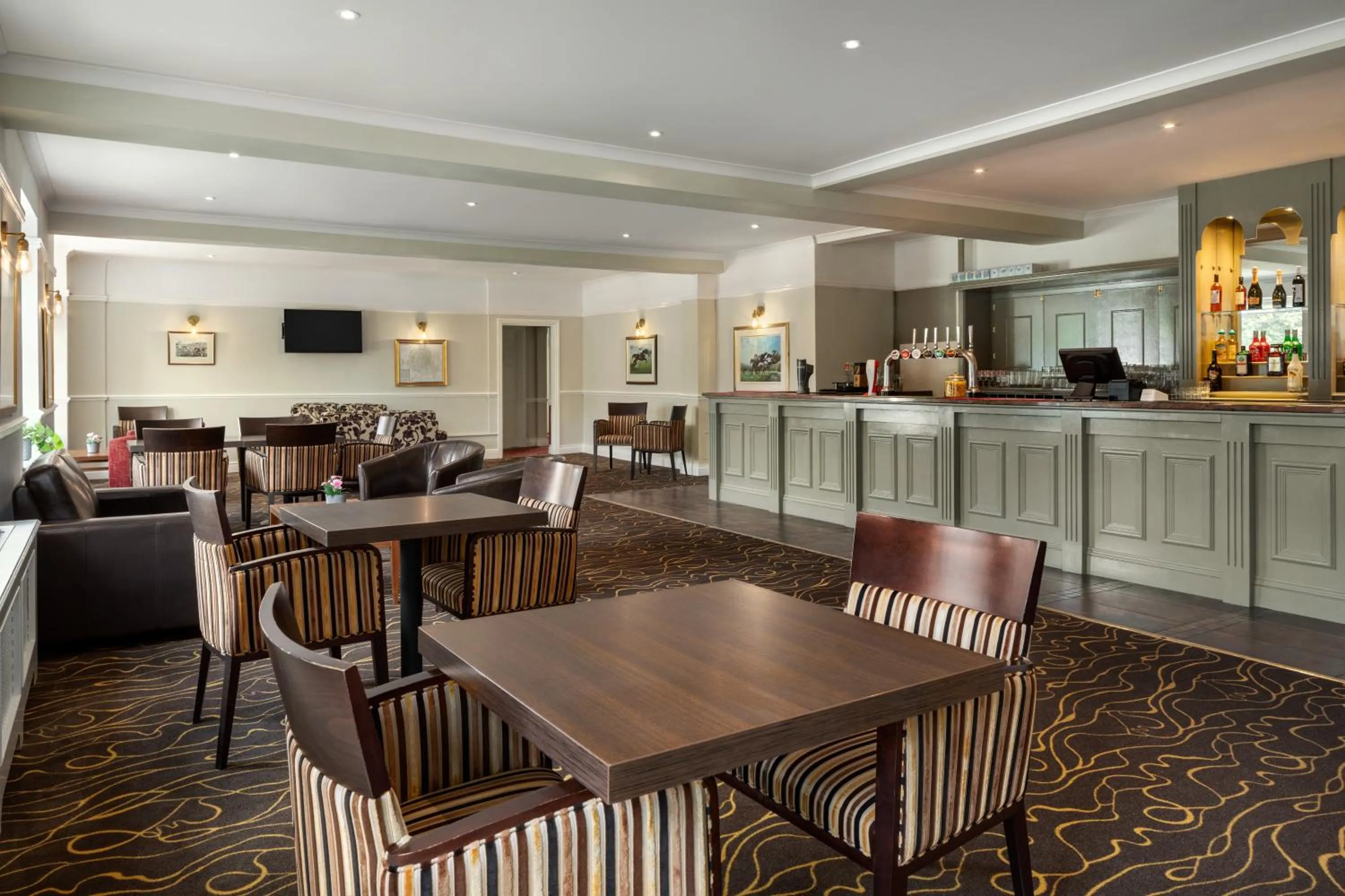 Lounge or bar in Ramada by Wyndham Cheltenham