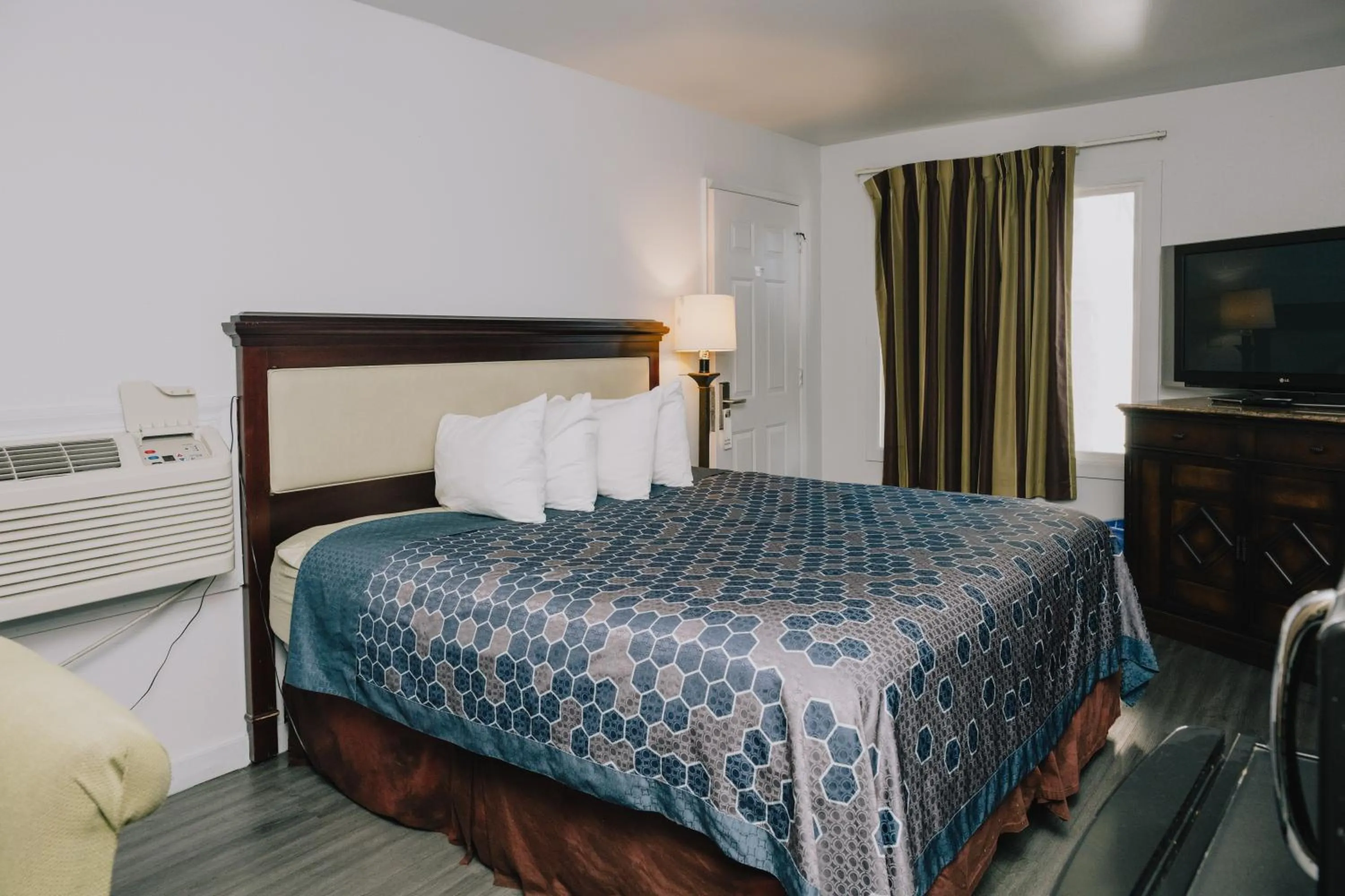 Bed in La Hacienda Motel