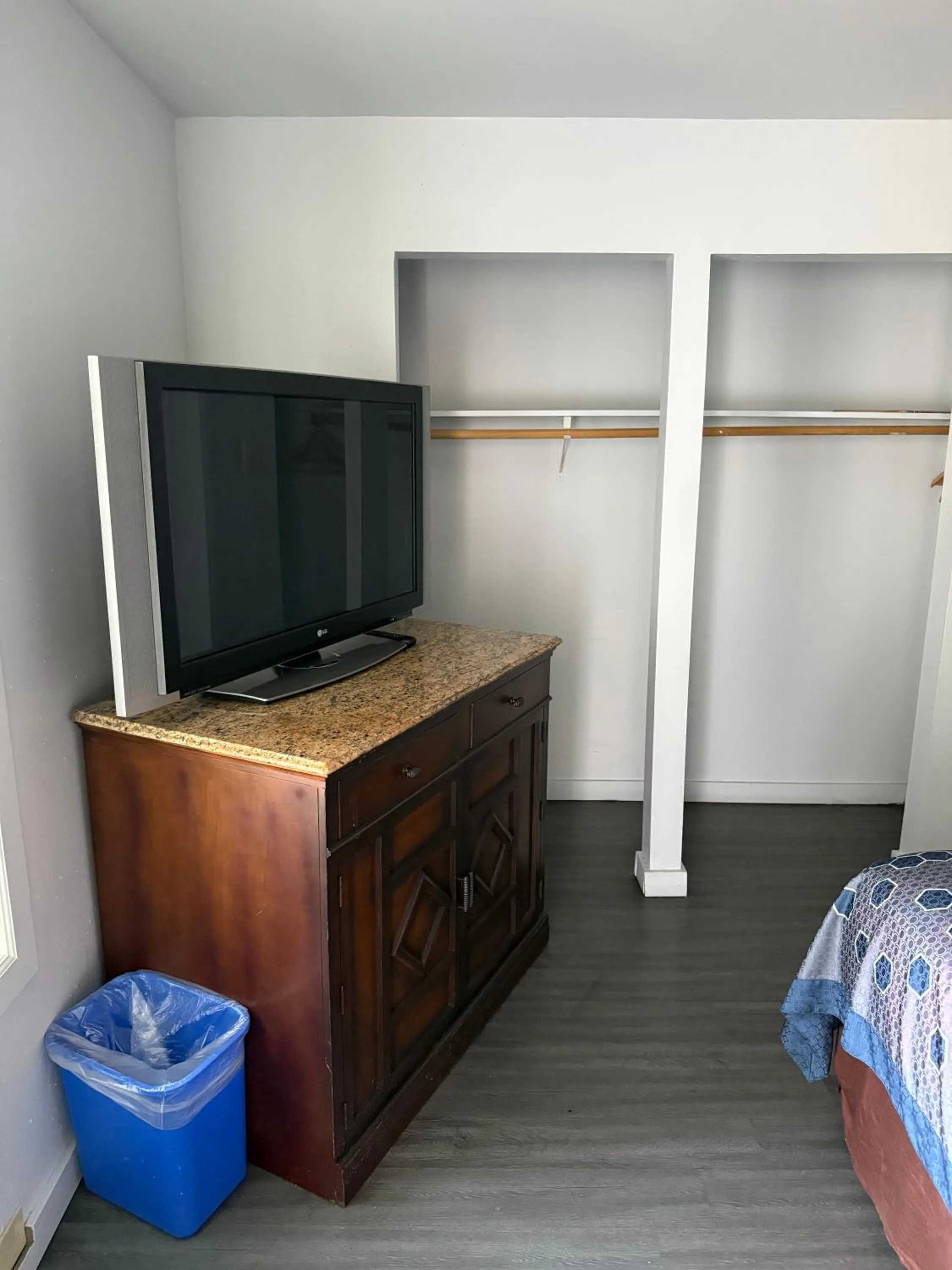 Bed in La Hacienda Motel