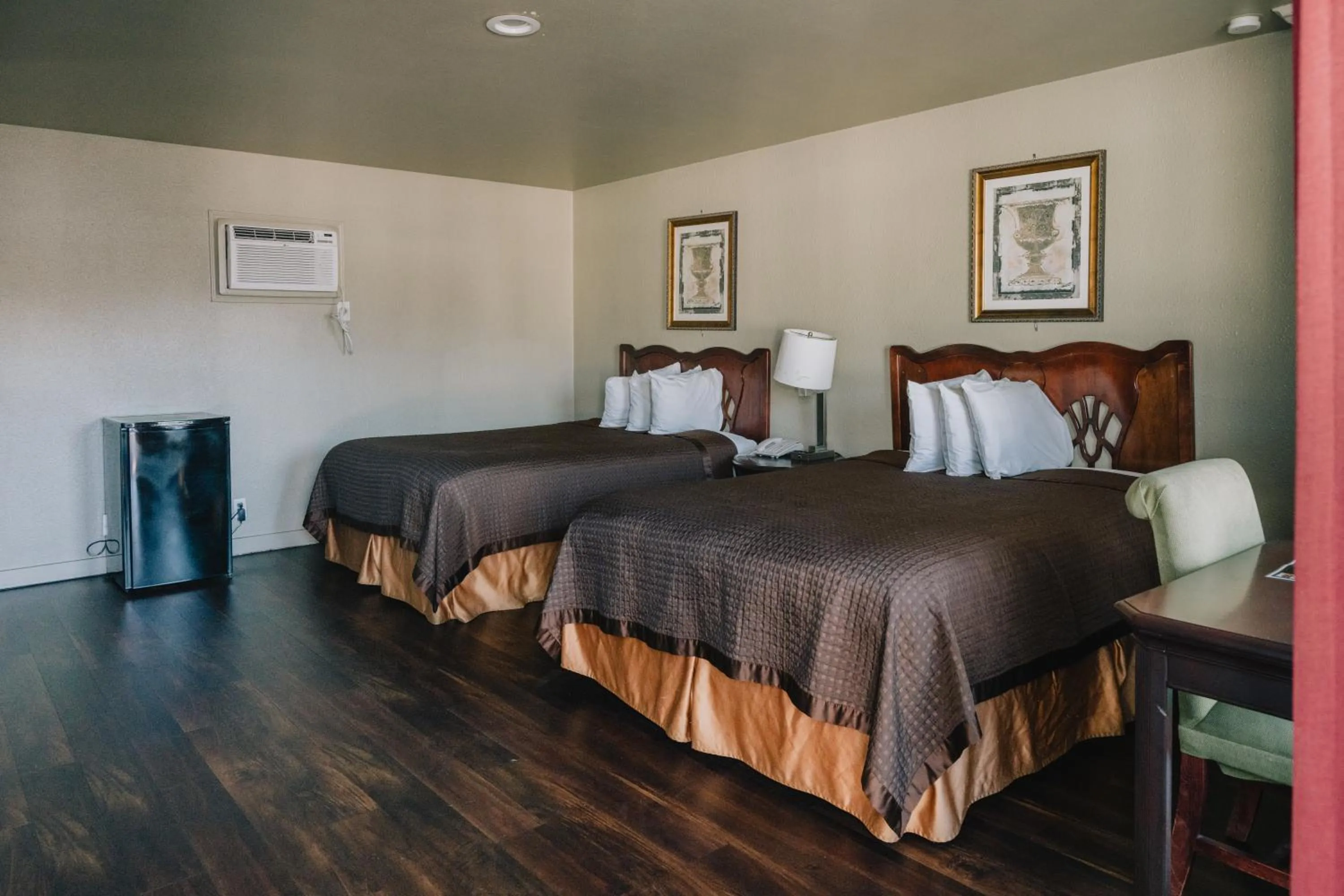 Bed in La Hacienda Motel