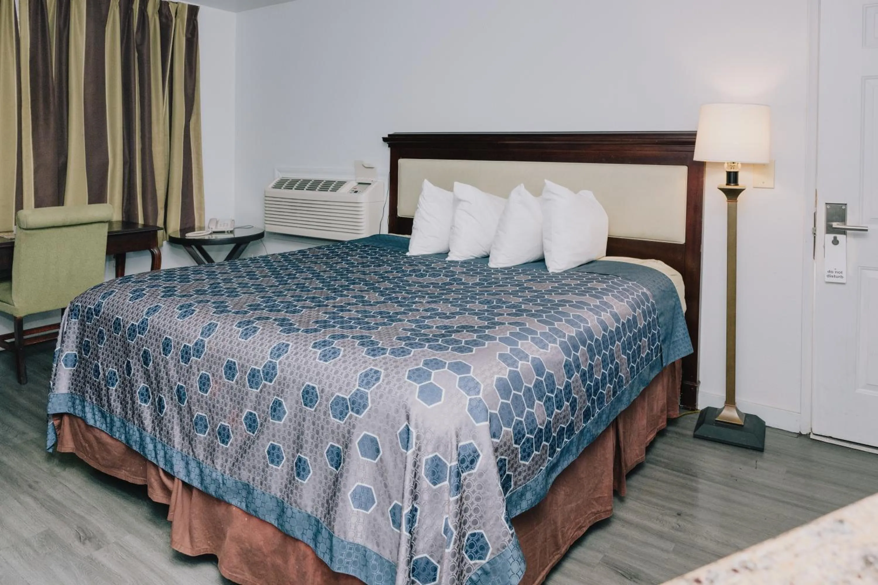 Bed in La Hacienda Motel