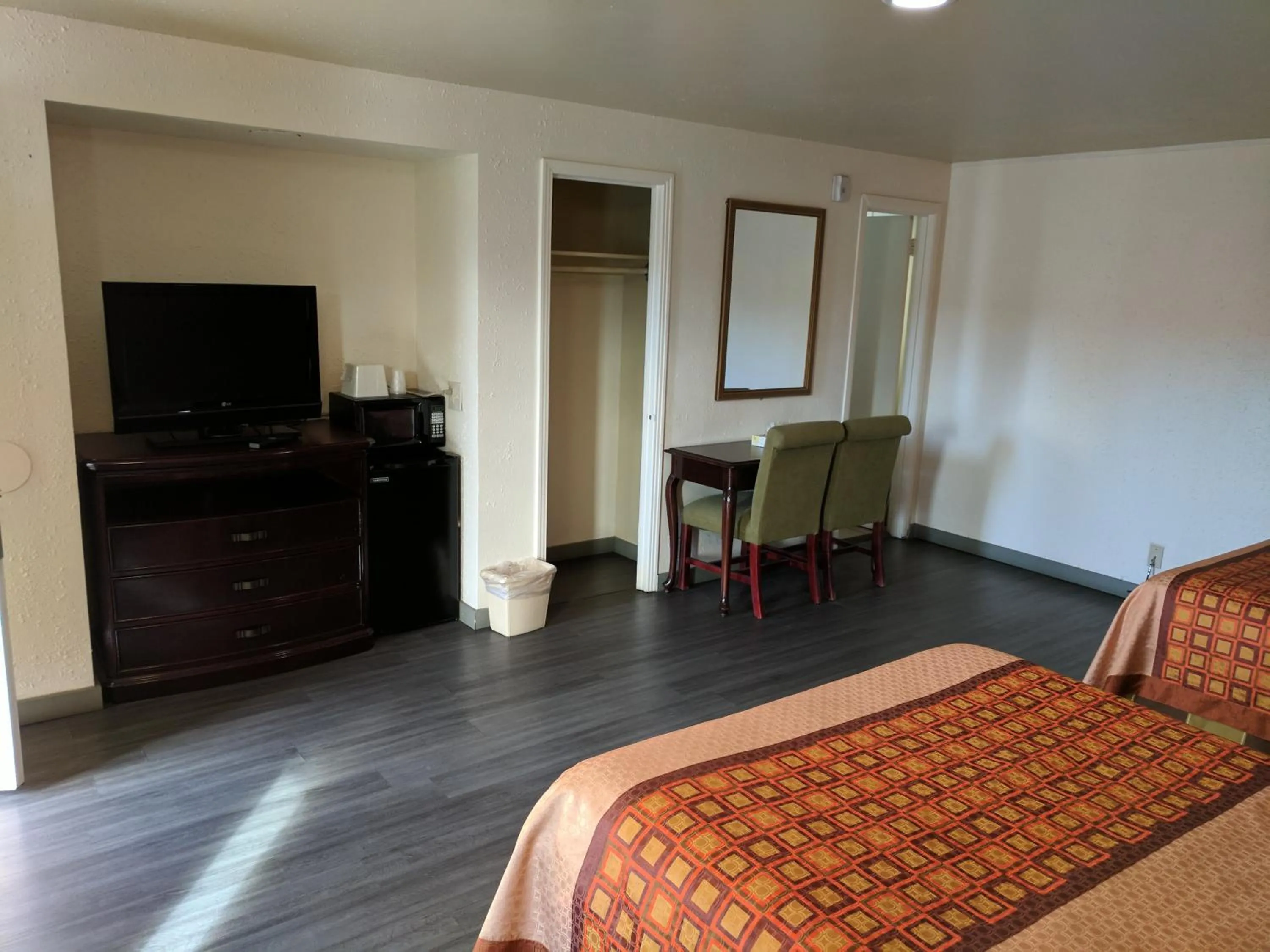 Bed in La Hacienda Motel