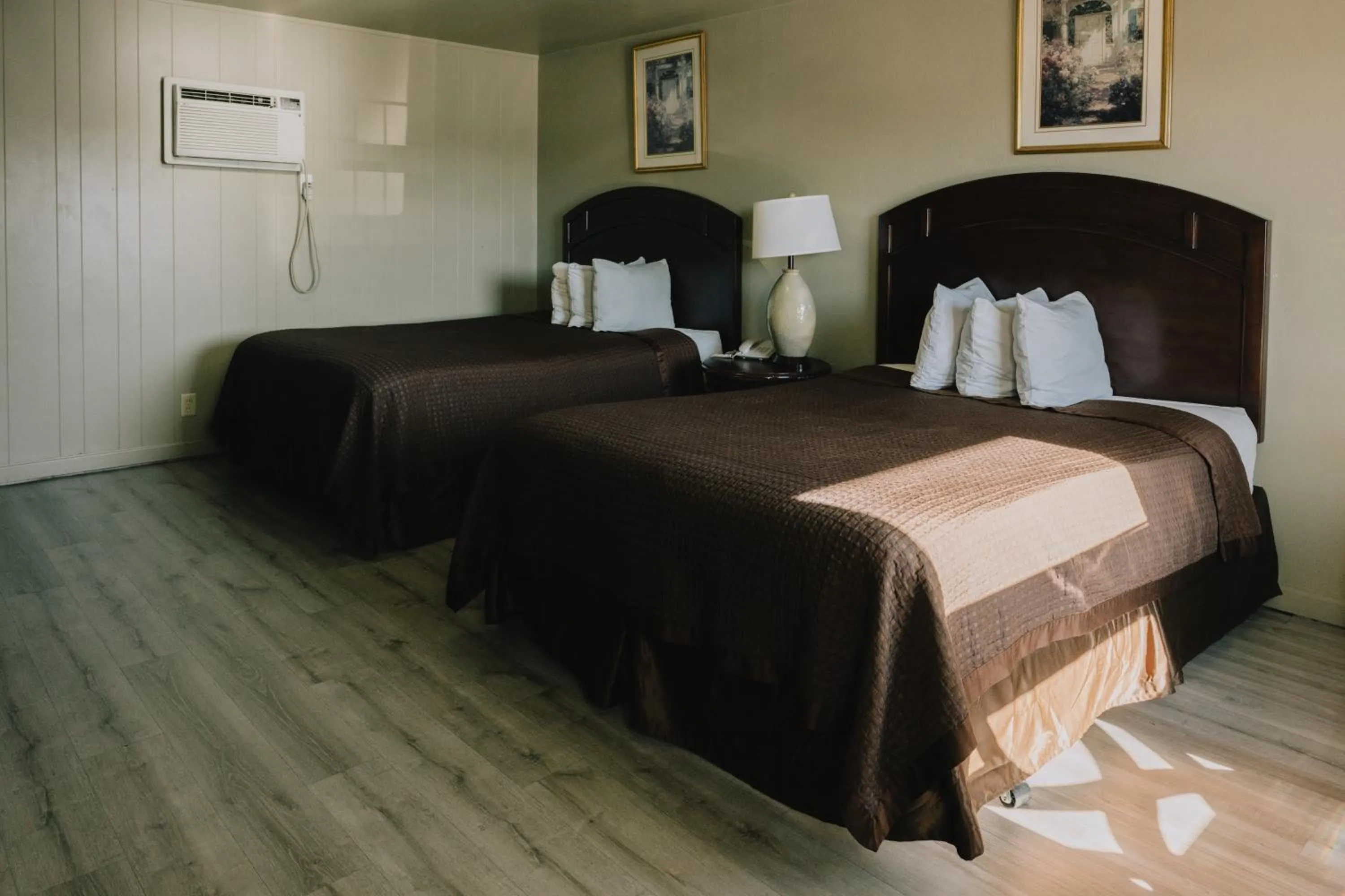 Bed in La Hacienda Motel